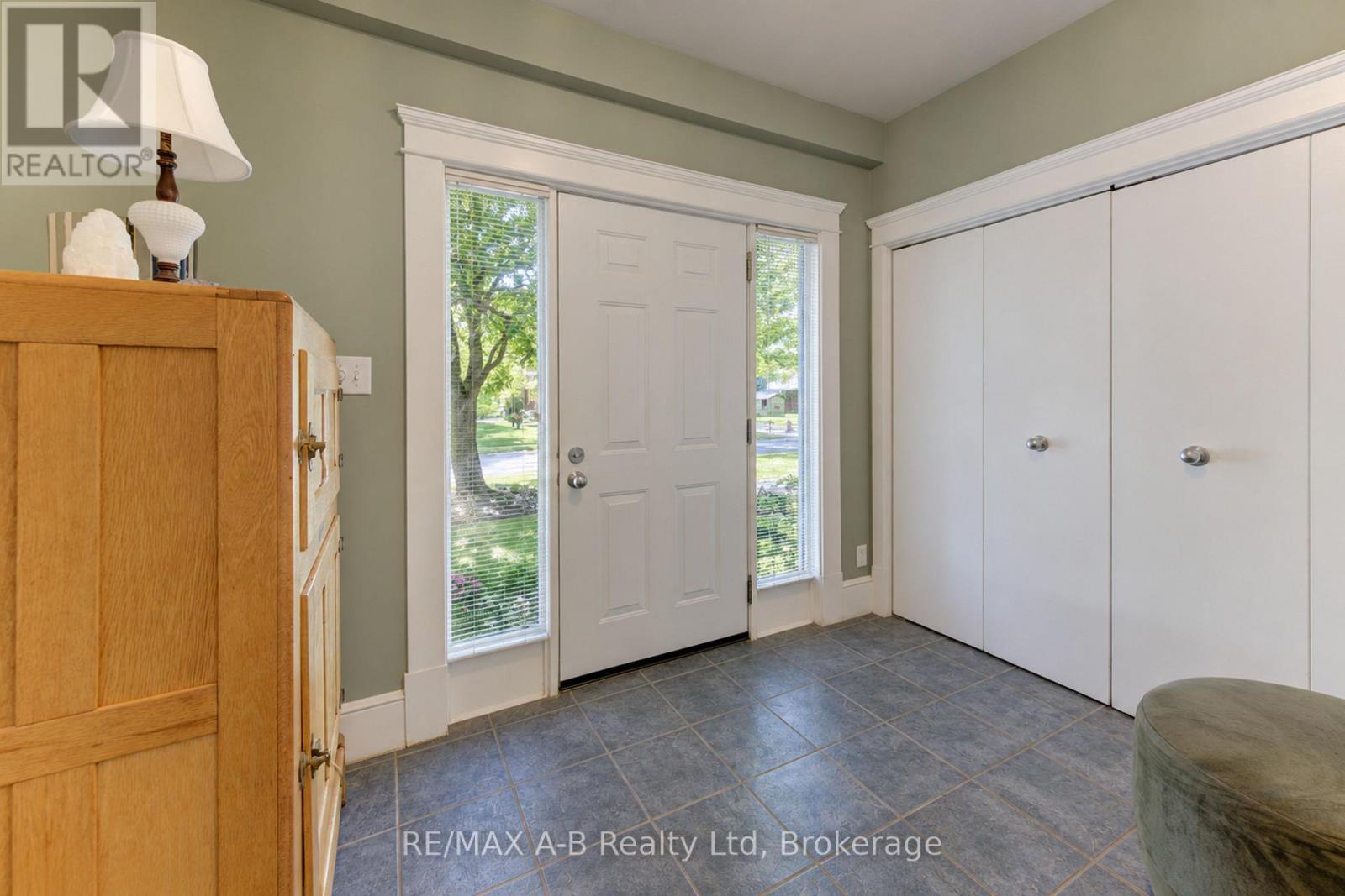front door foyer - 204 Delamere Avenue, Stratford, ON