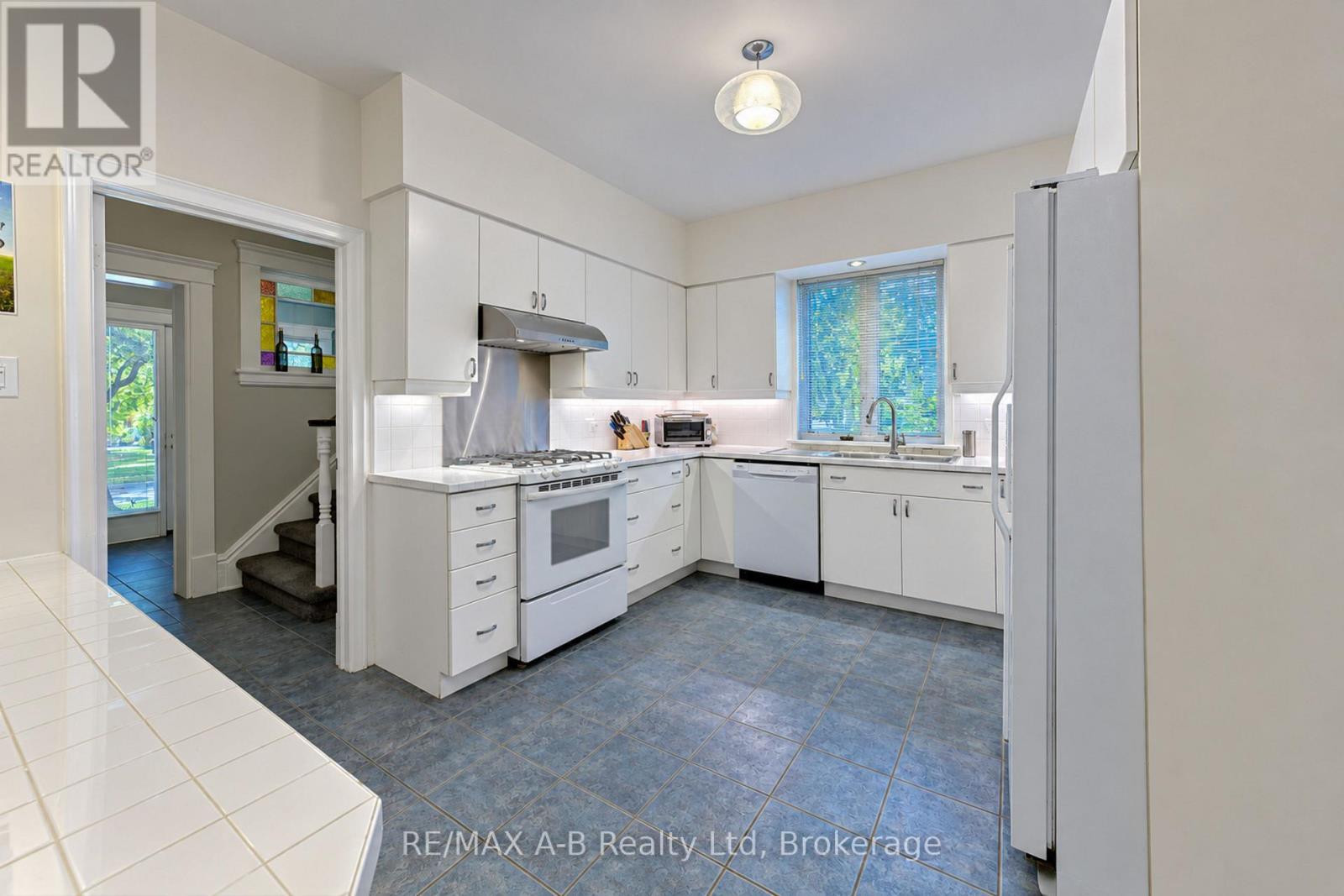 kitchen - 204 Delamere Avenue, Stratford, ON