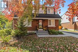 826 COLSON AVENUE Ottawa, ON K1G 1R7