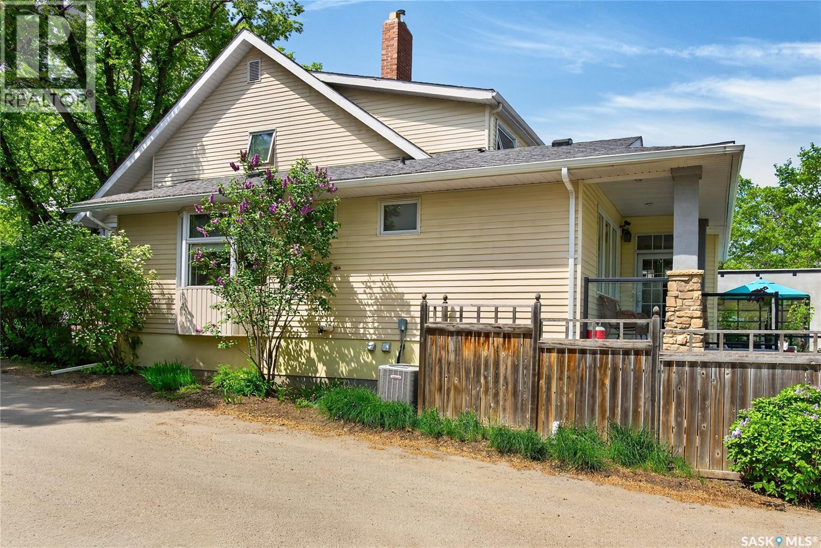 2718 Regina Avenue, Regina, SK