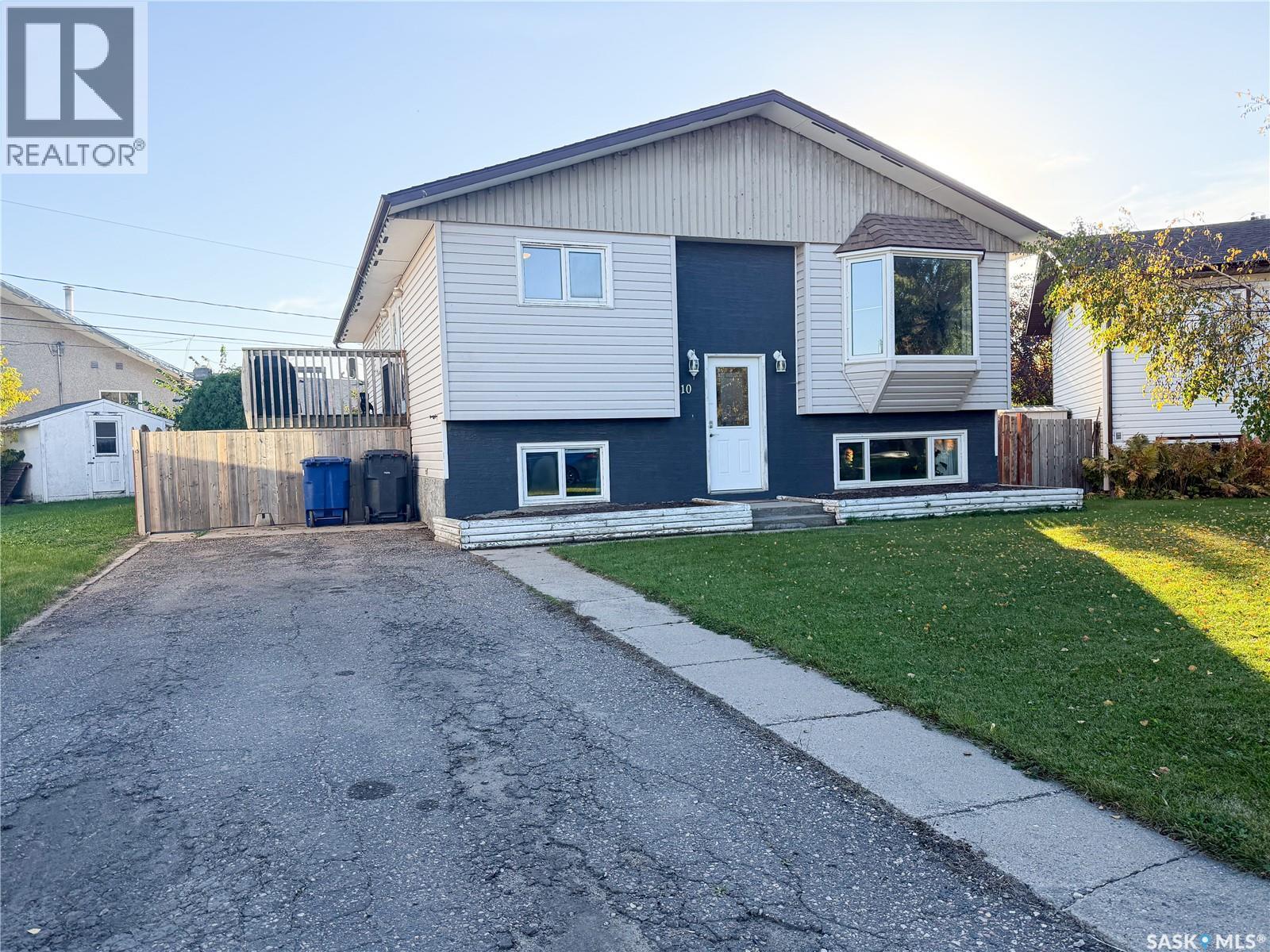 10 Evans Place, Meadow Lake, SK