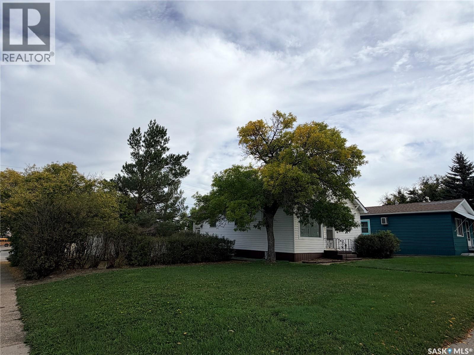 203 4Th Avenue E, Assiniboia, SK