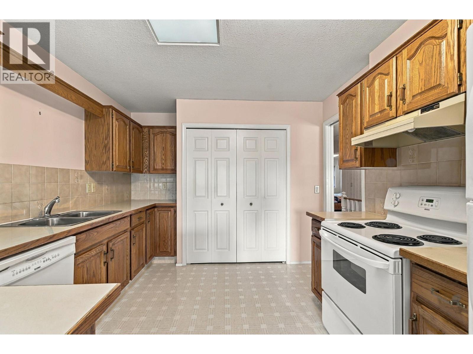 2200 Gordon Drive Unit# 34, Kelowna, BC