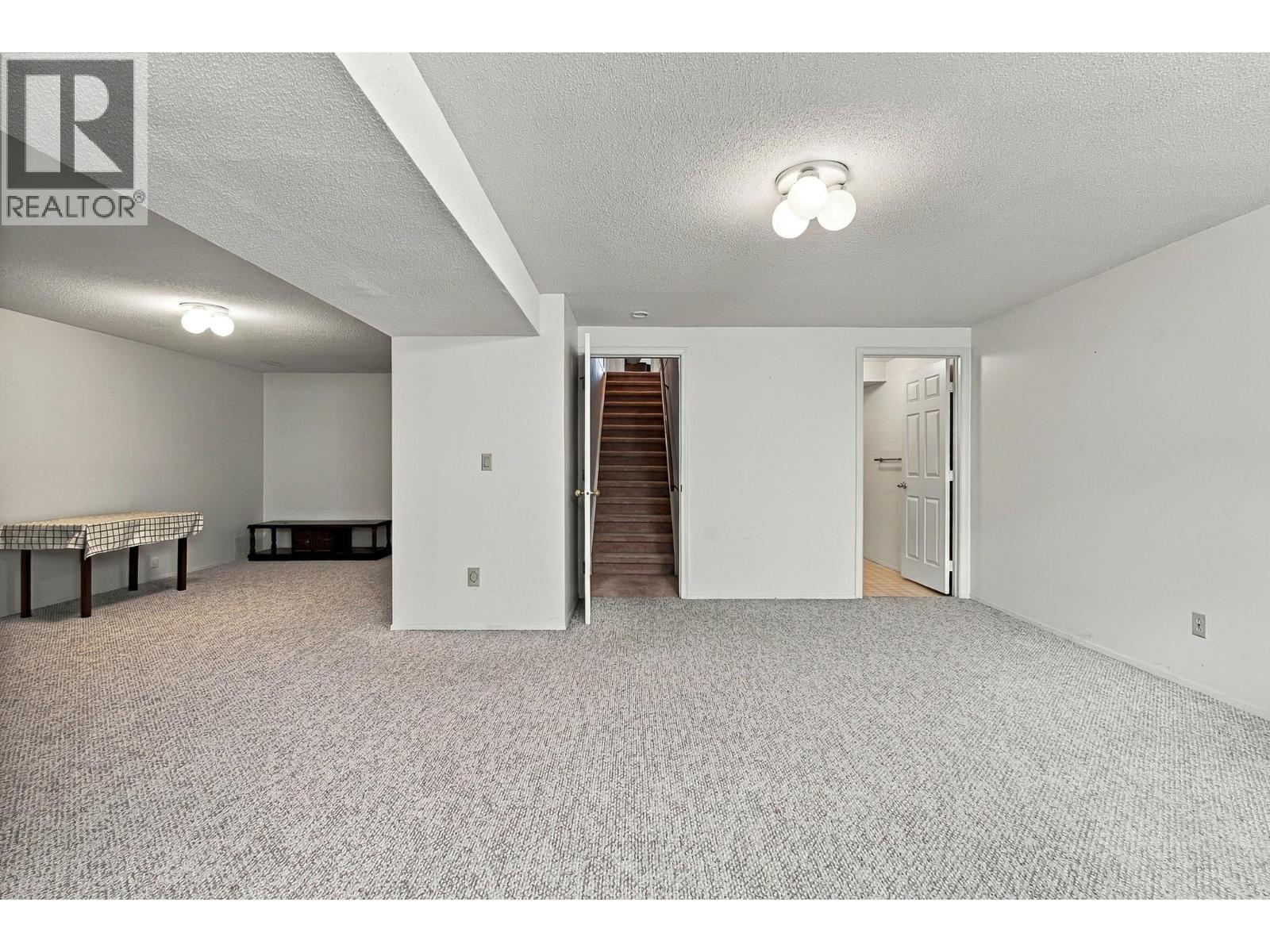 Family room - 2200 Gordon Drive Unit# 34, Kelowna, BC