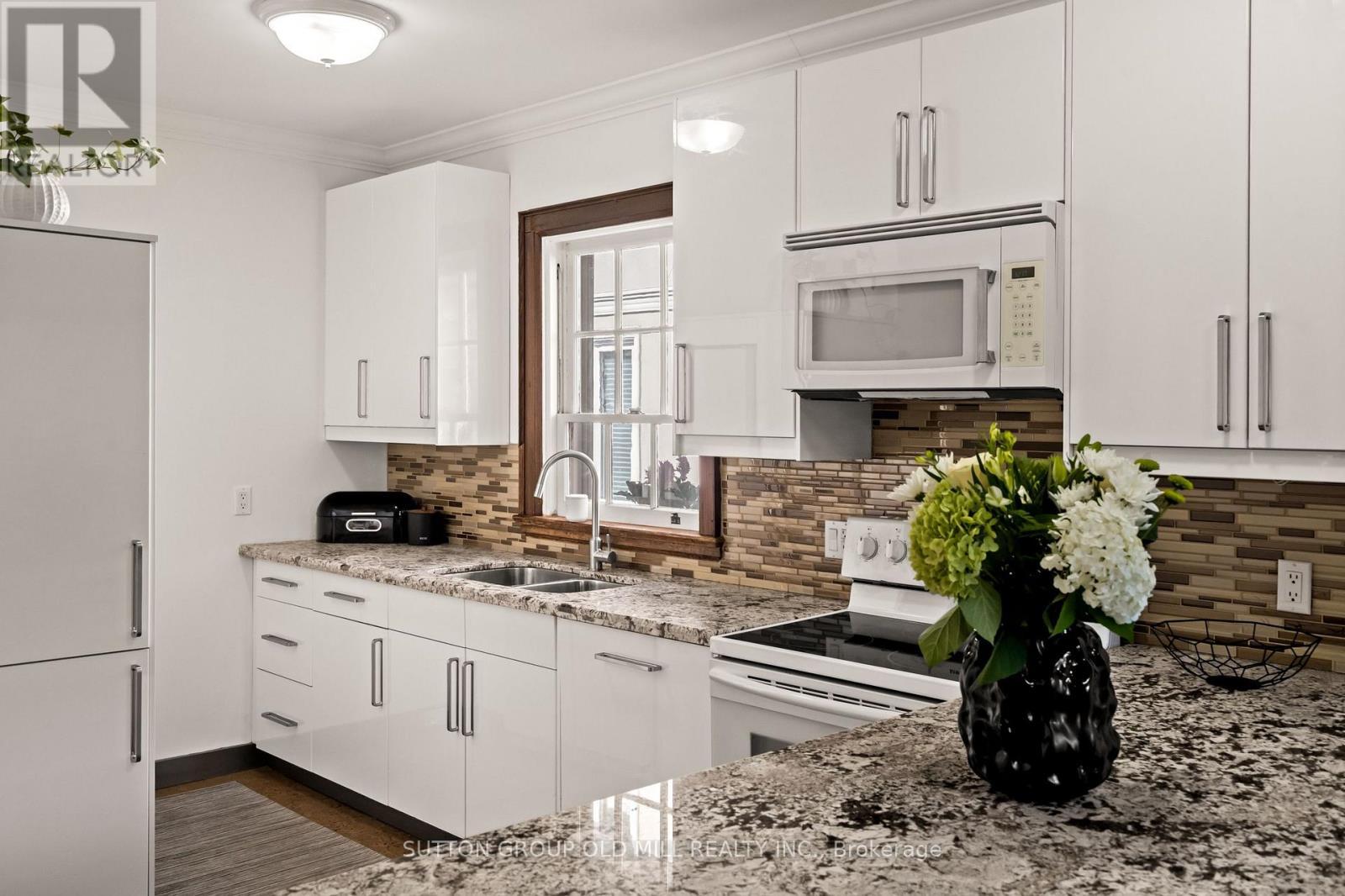1372 Islington Avenue, Toronto, ON