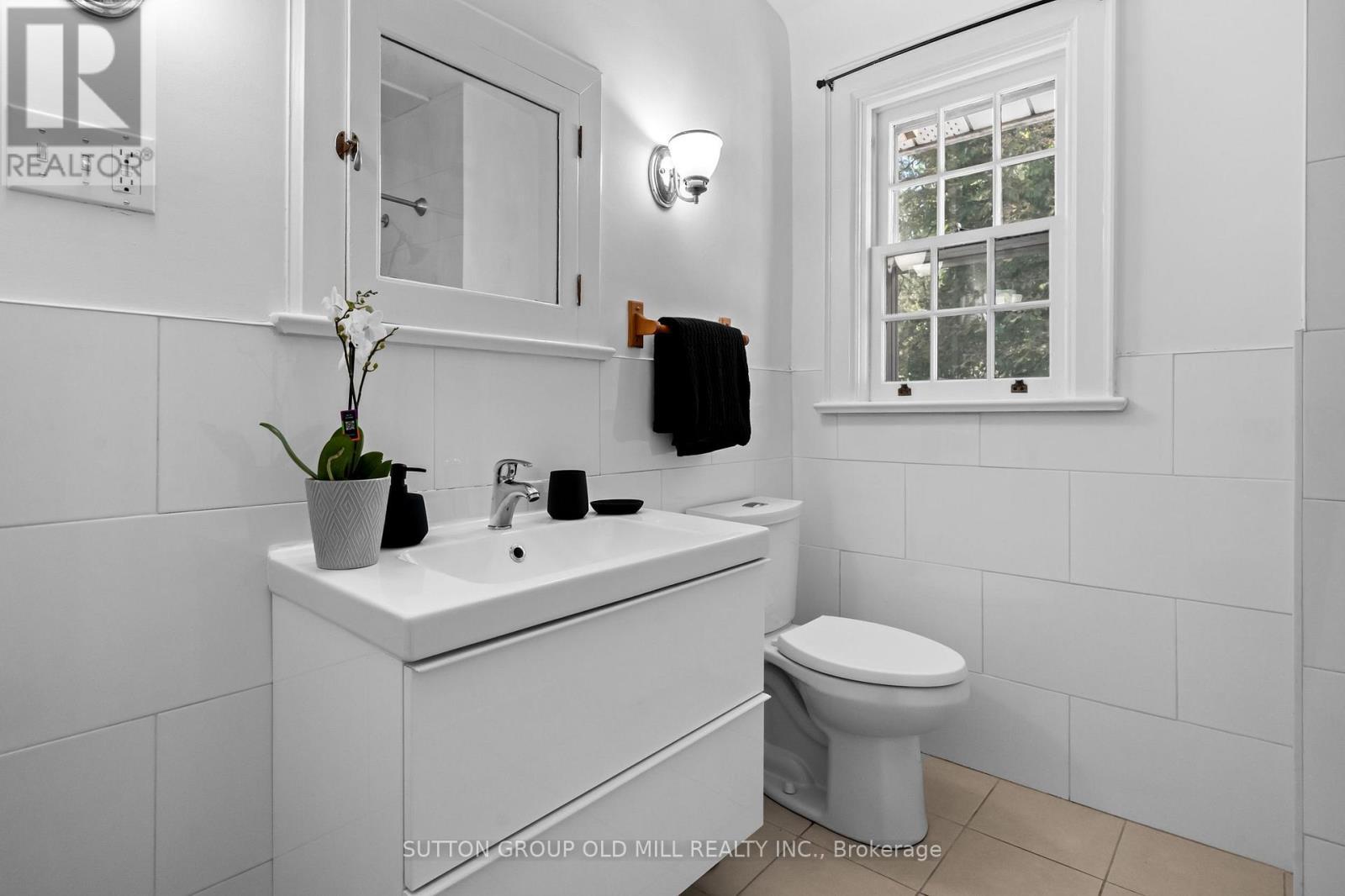 1372 Islington Avenue, Toronto, ON