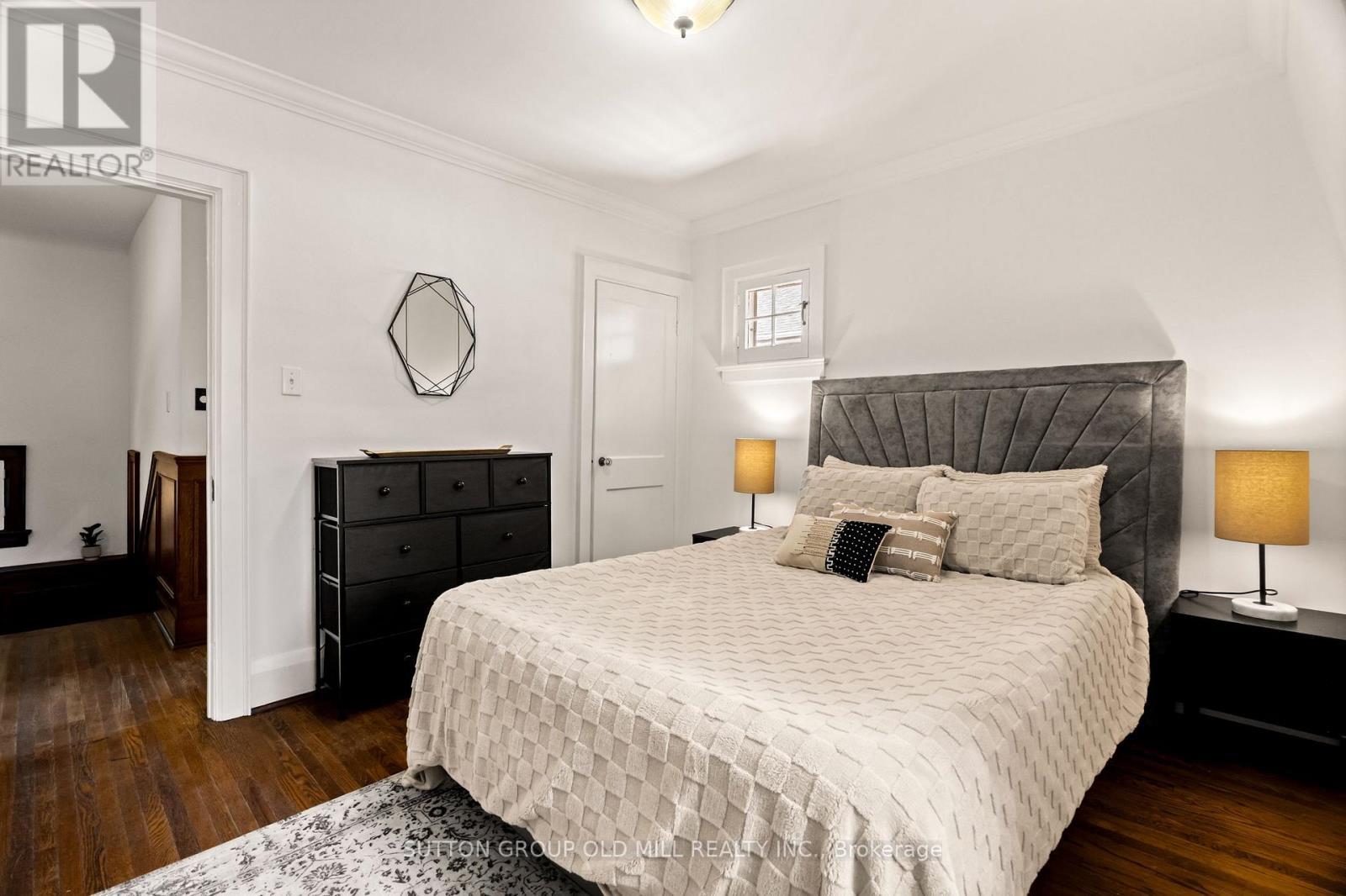 1372 Islington Avenue, Toronto, ON