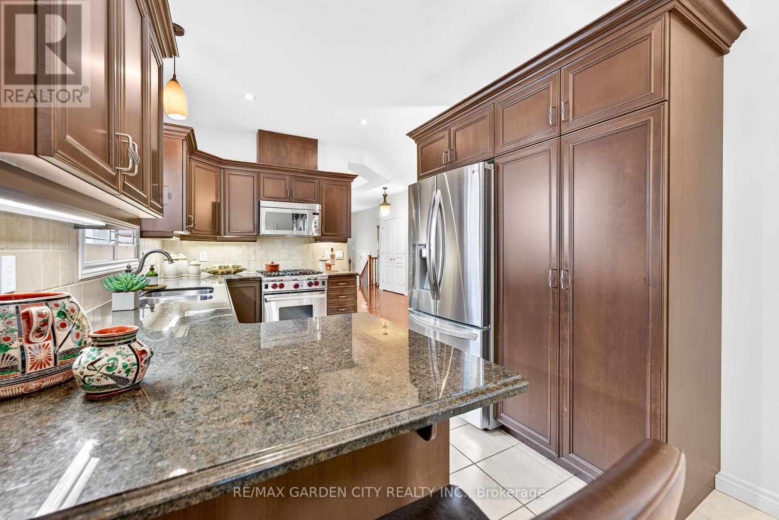 18 Heathcote Court, Grimsby, ON