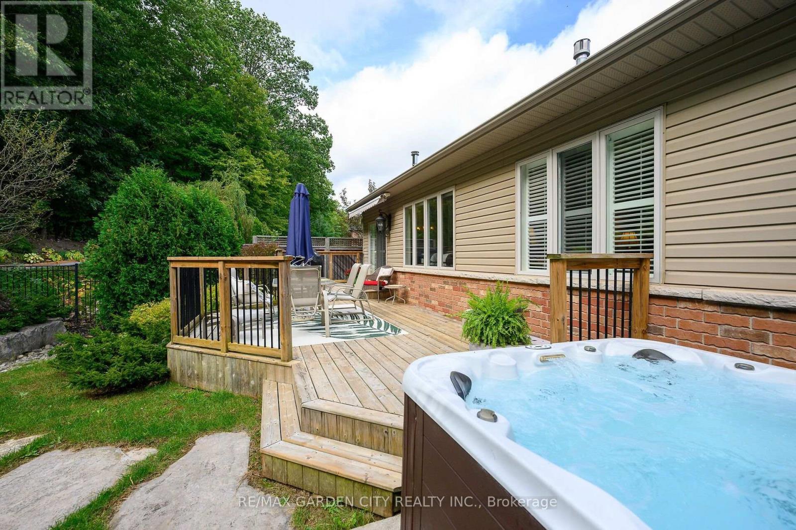 18 Heathcote Court, Grimsby, ON