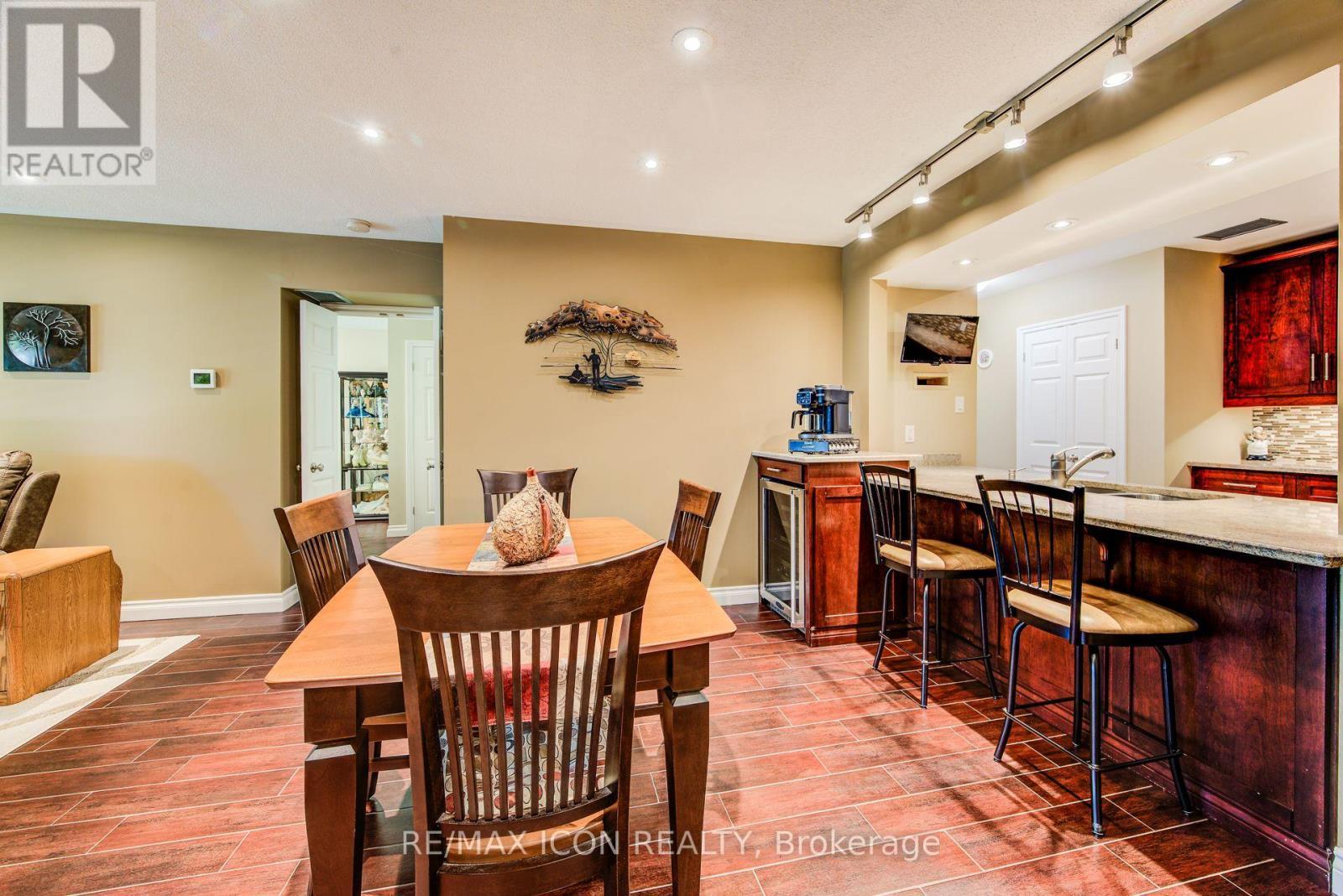 32 - 45 Blue Springs Drive, Waterloo, ON