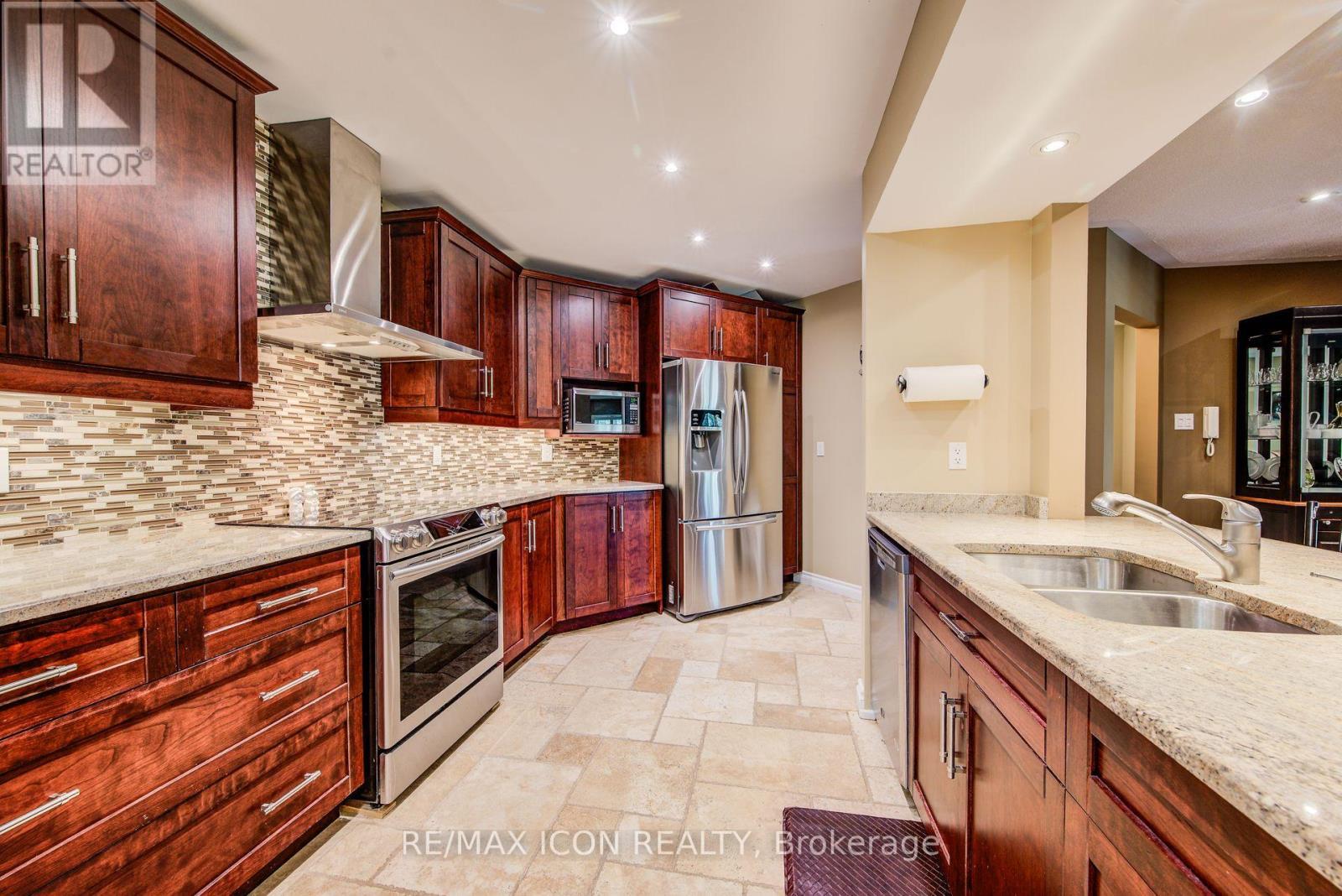 32 - 45 Blue Springs Drive, Waterloo, ON