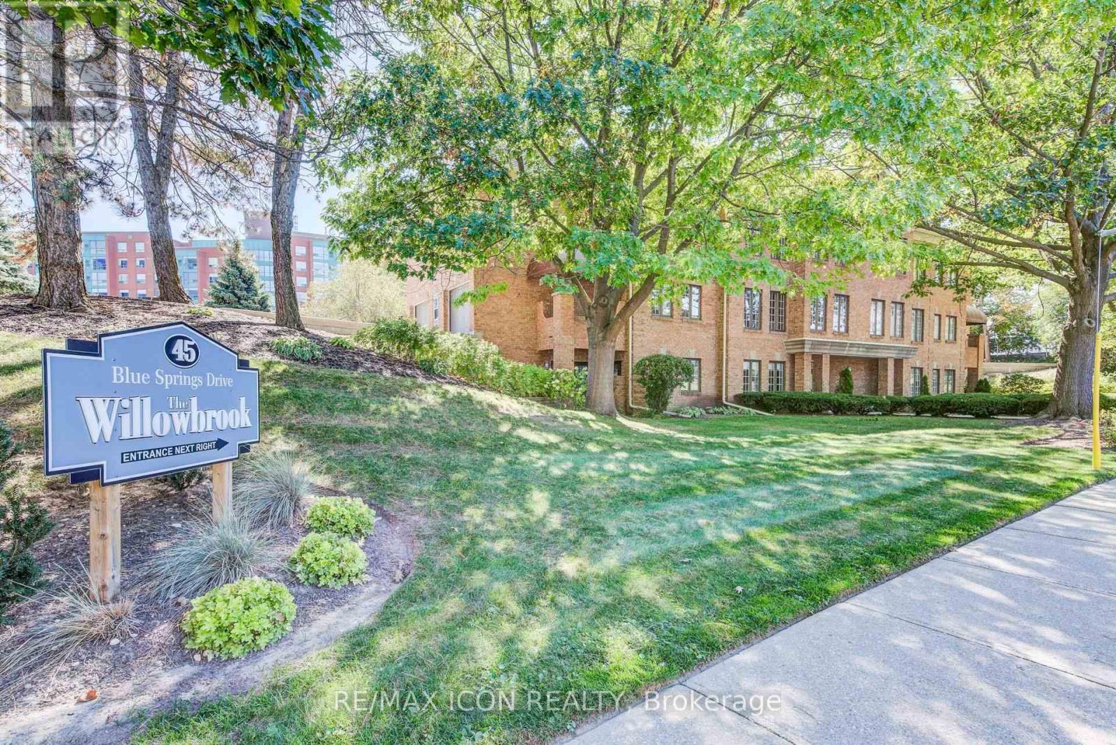 32 - 45 Blue Springs Drive, Waterloo, ON