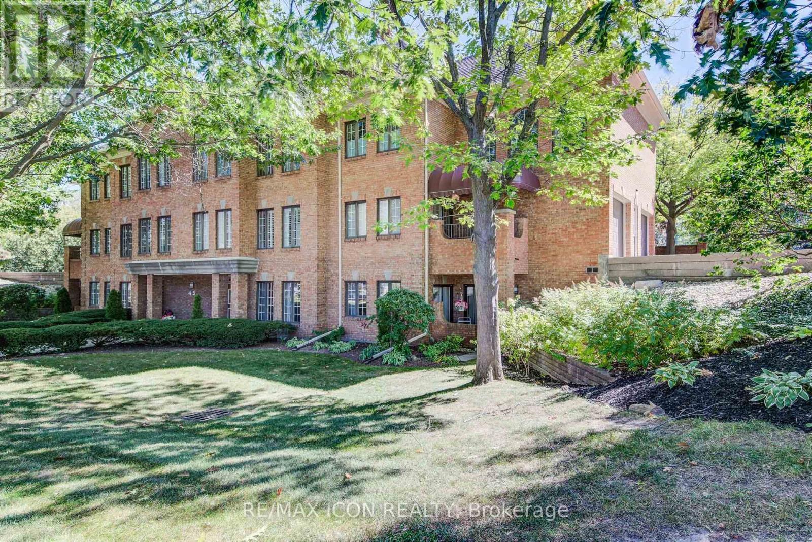 32 - 45 Blue Springs Drive, Waterloo, ON