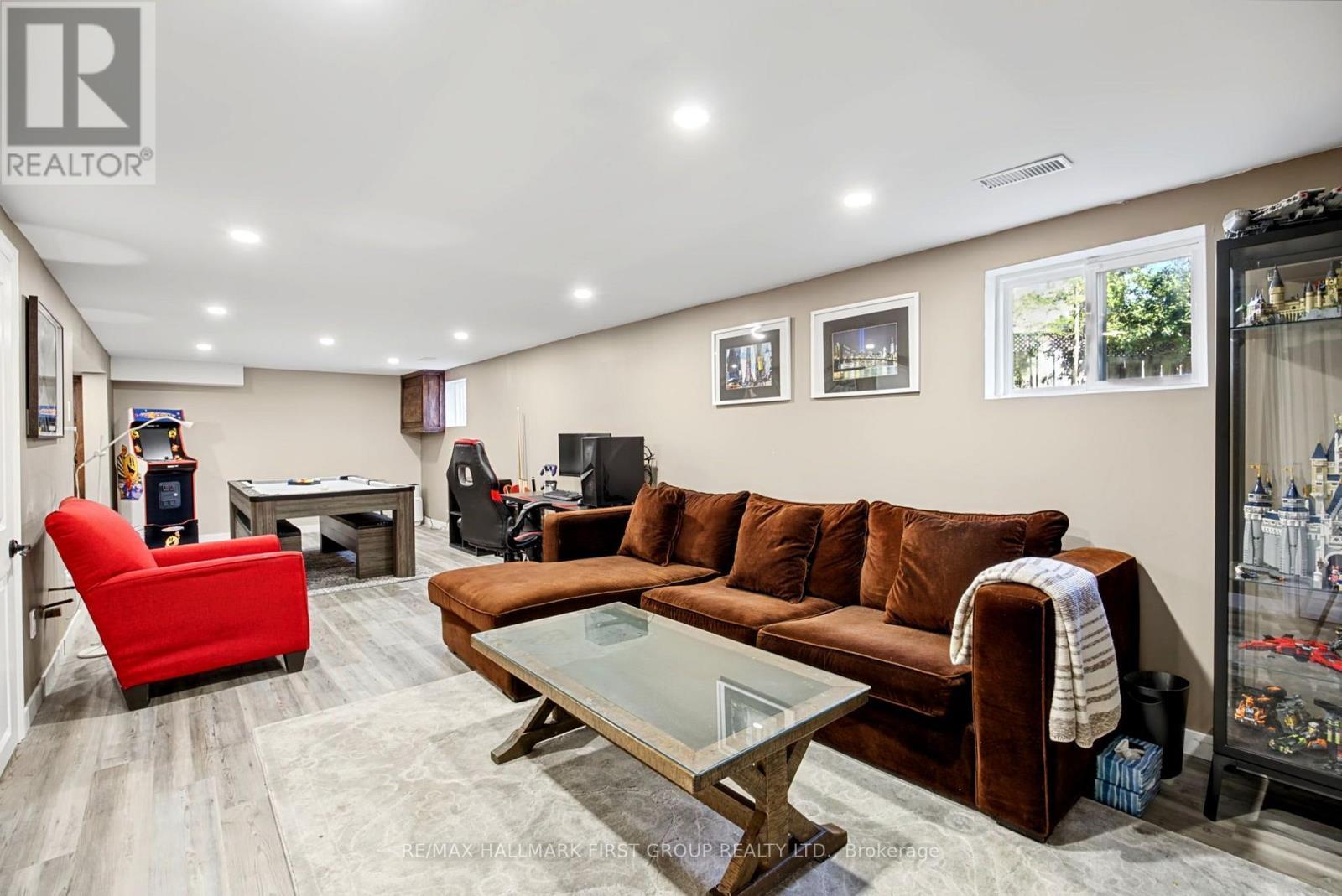 862 Boxworth Place, Pickering, ON