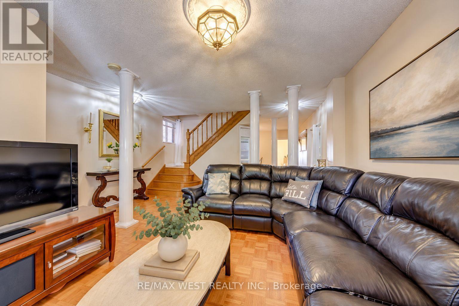 396 Bartlett Avenue N, Toronto, ON