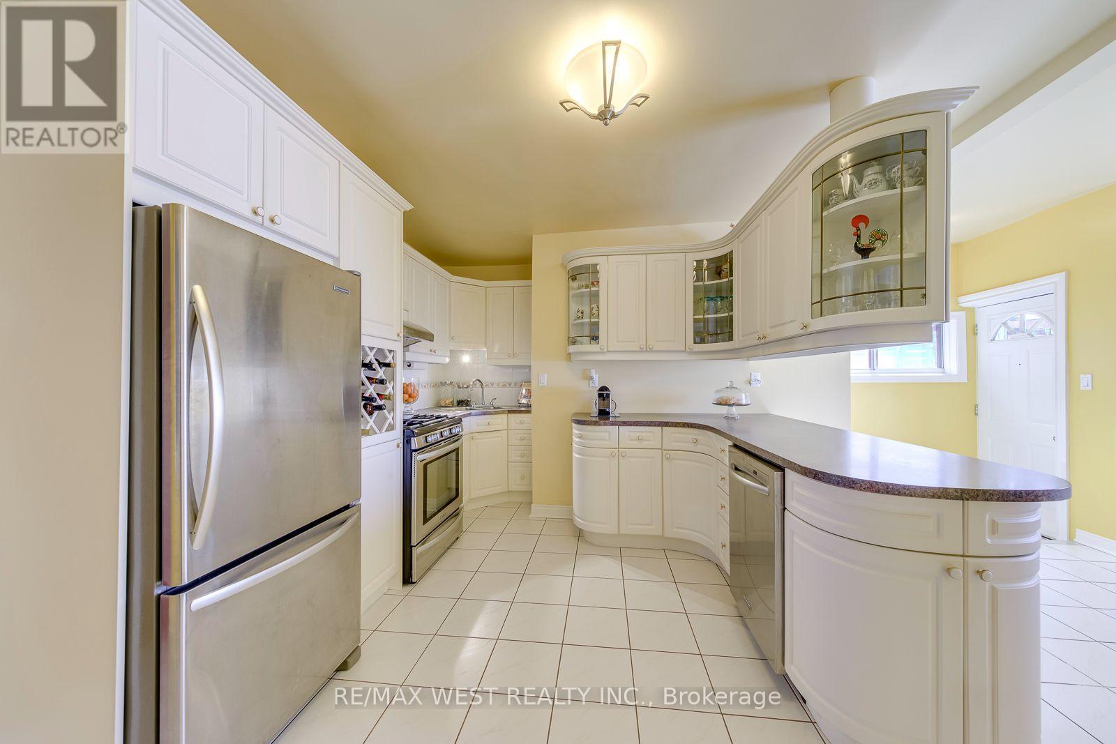 396 Bartlett Avenue N, Toronto, ON