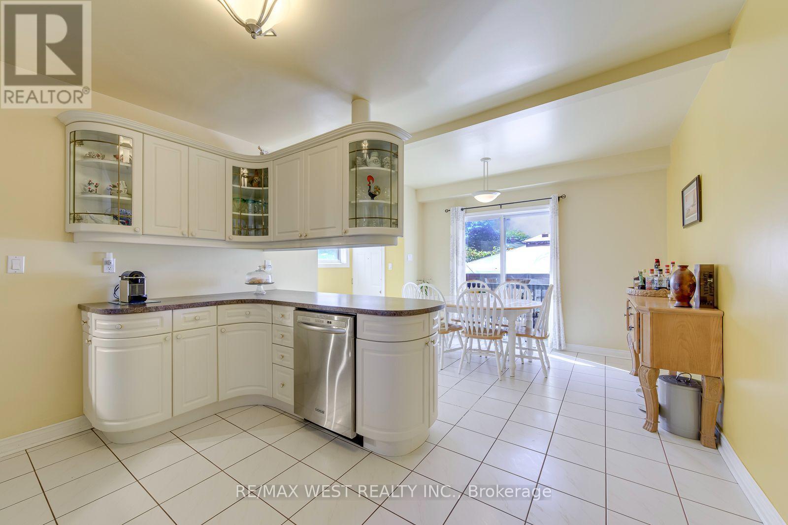 396 Bartlett Avenue N, Toronto, ON