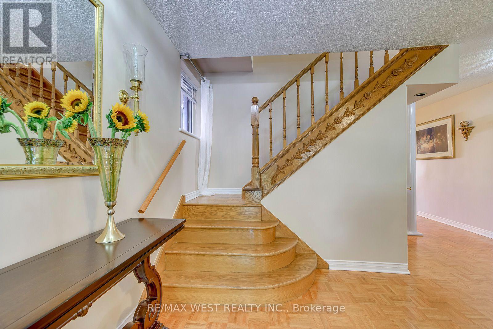 396 Bartlett Avenue N, Toronto, ON