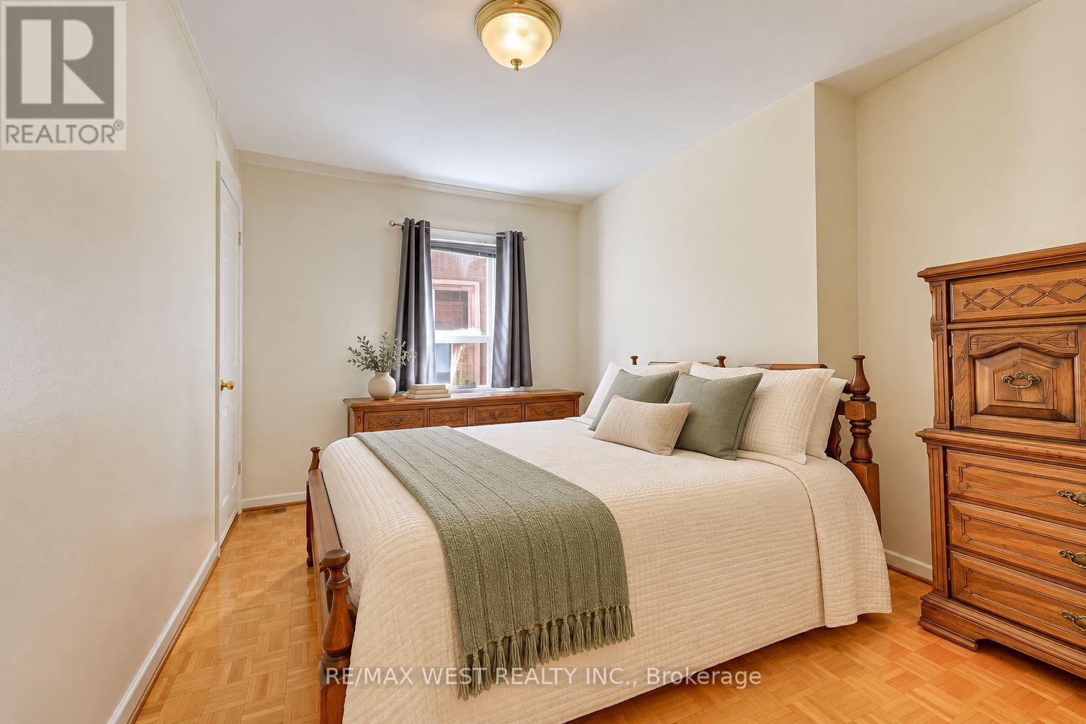 396 Bartlett Avenue N, Toronto, ON