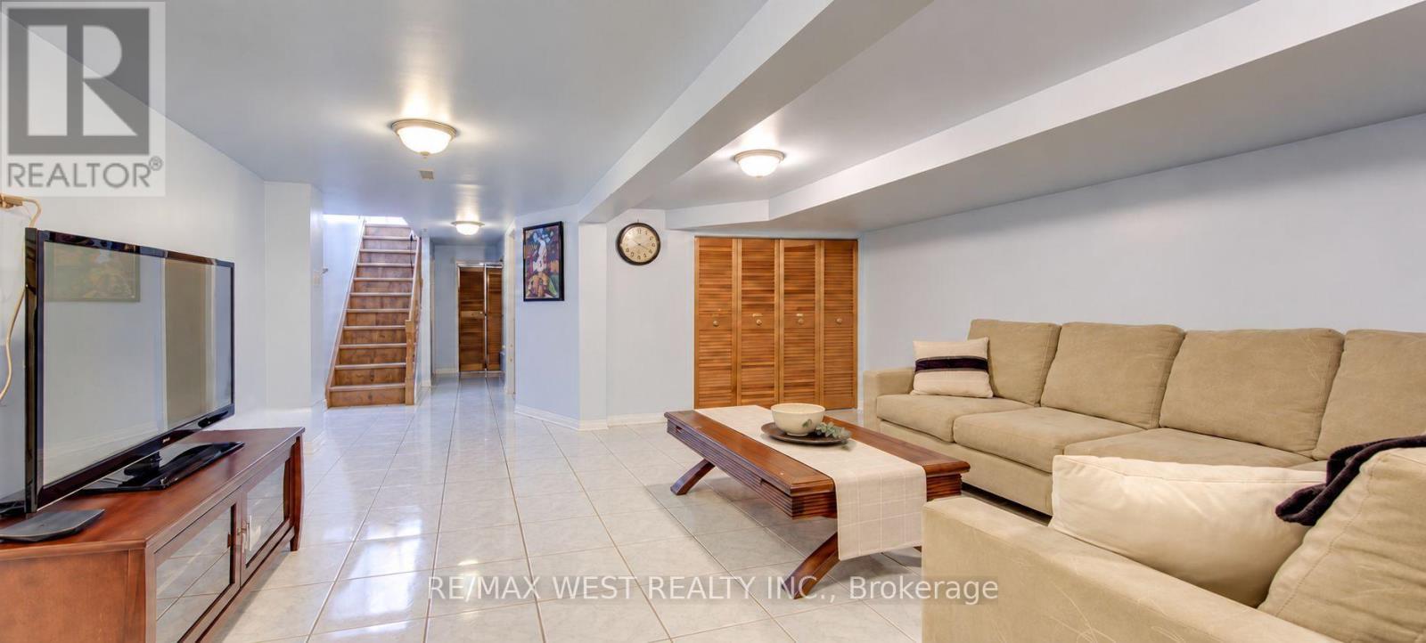 396 Bartlett Avenue N, Toronto, ON
