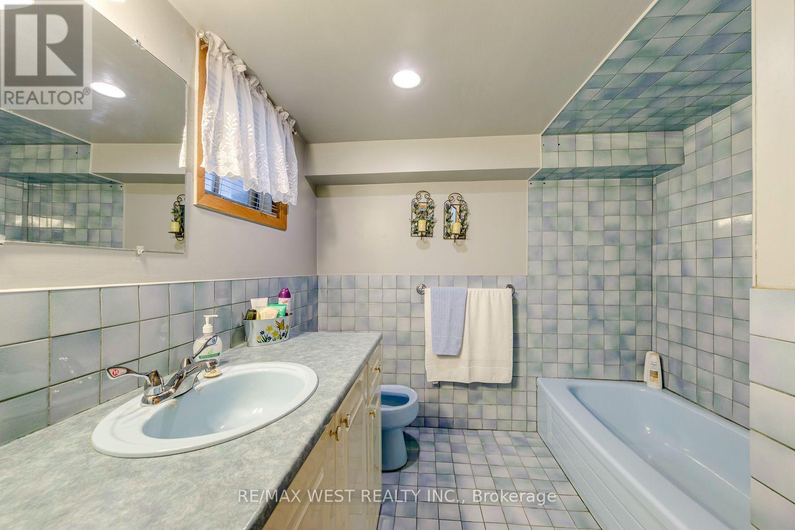396 Bartlett Avenue N, Toronto, ON