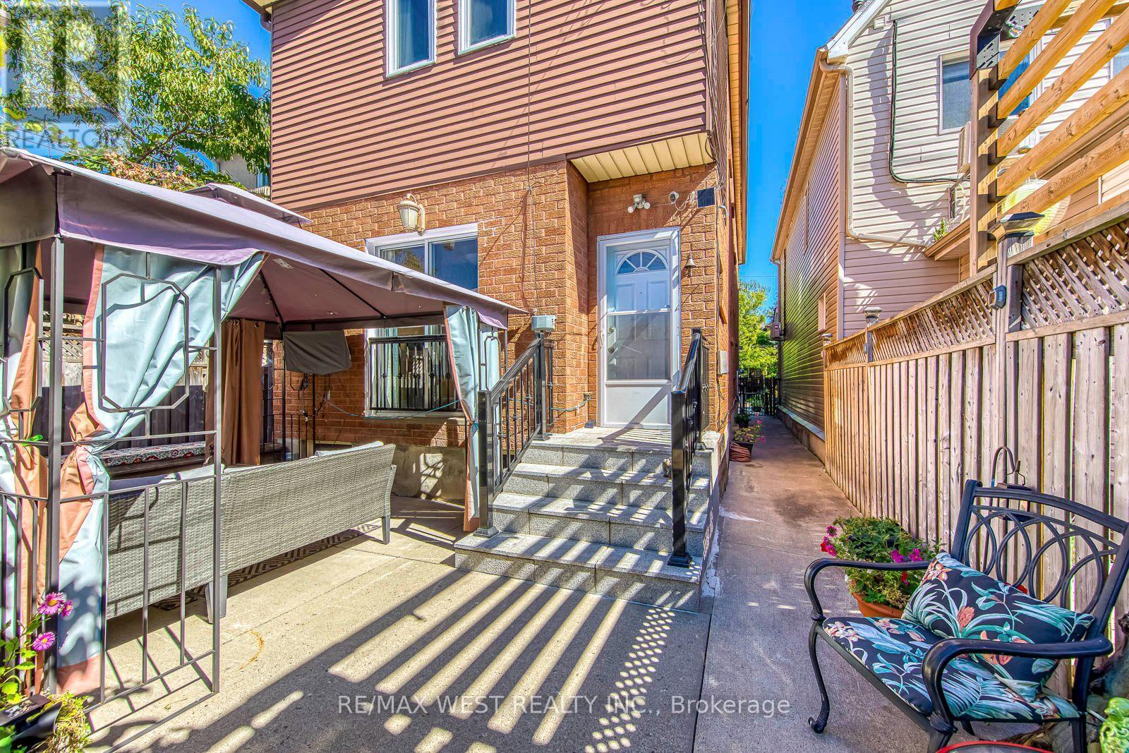 396 Bartlett Avenue N, Toronto, ON