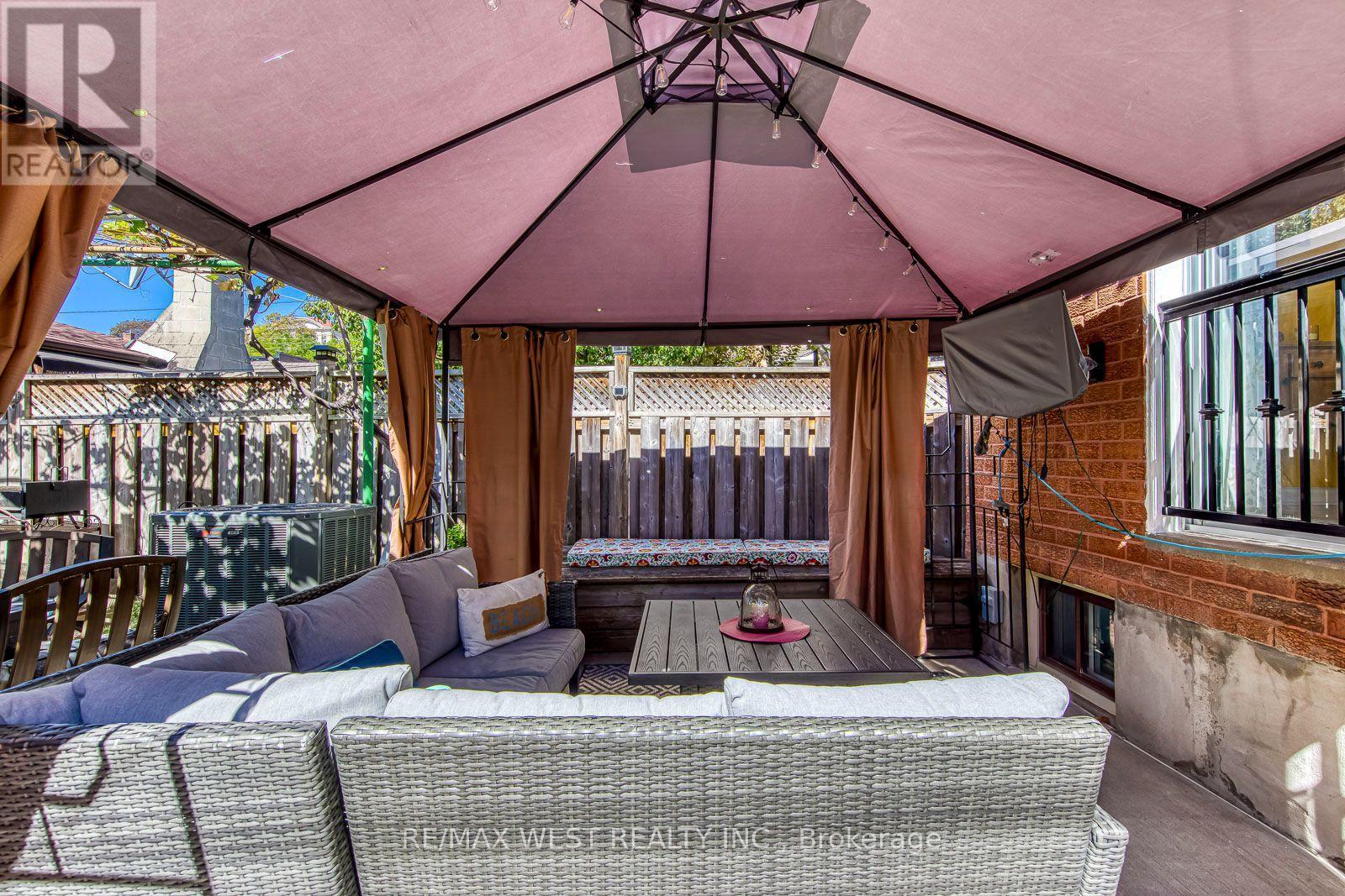 396 Bartlett Avenue N, Toronto, ON