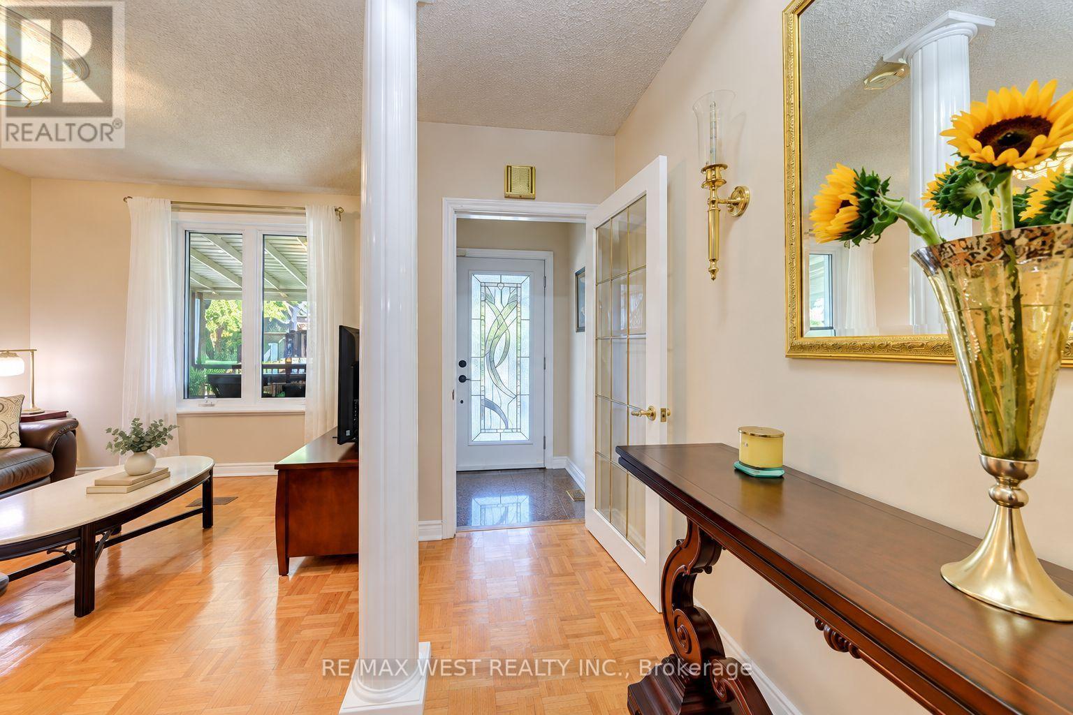 396 Bartlett Avenue N, Toronto, ON