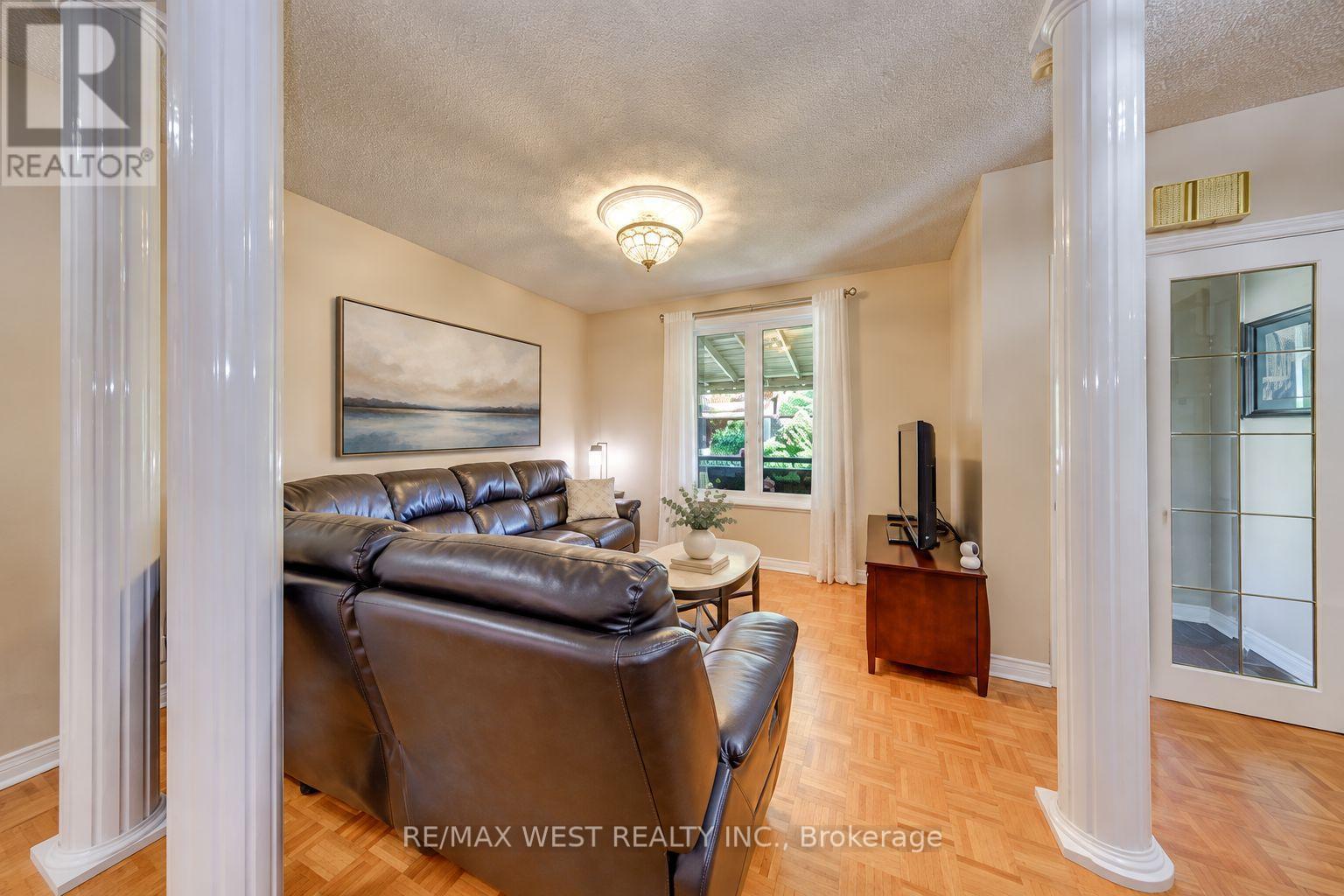 396 Bartlett Avenue N, Toronto, ON