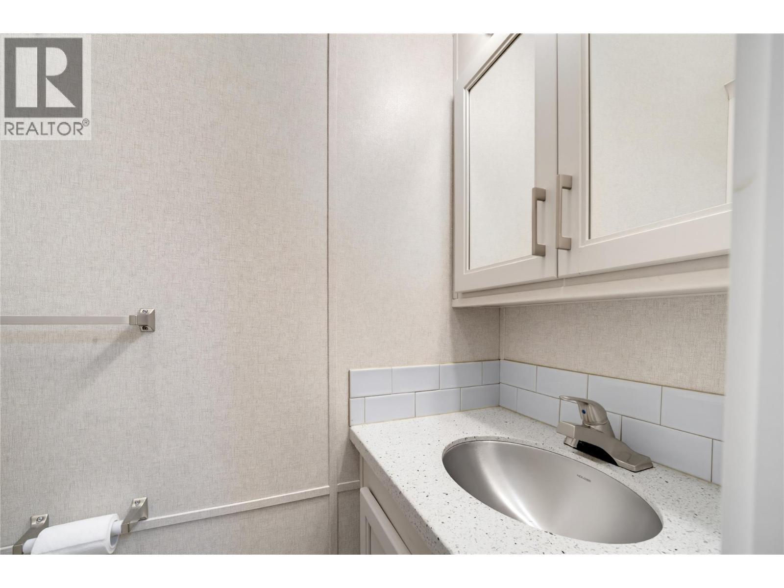 Primary Suite Bathroom - 1383 Silver Sands Road Unit# 68, Sicamous, BC