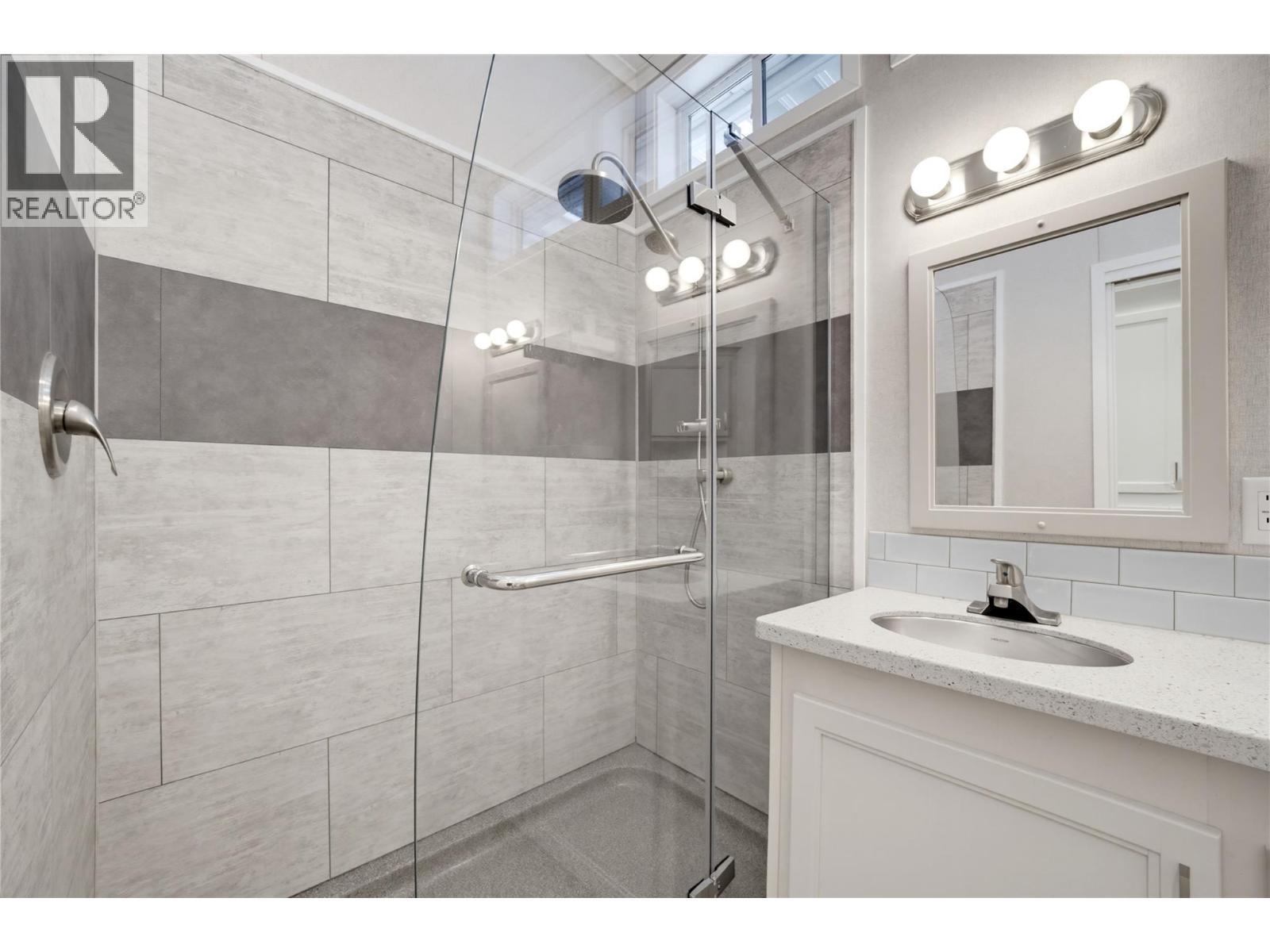 Main Bathroom - 1383 Silver Sands Road Unit# 68, Sicamous, BC