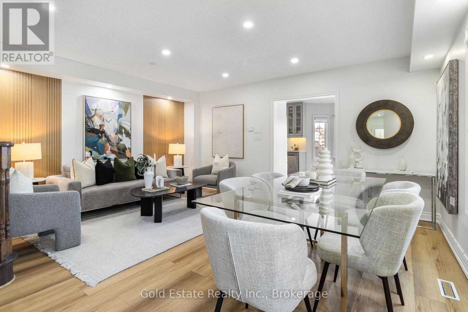 A comfortable space for family gathering - 6653 Opera Glass Crescent, Mississauga, ON