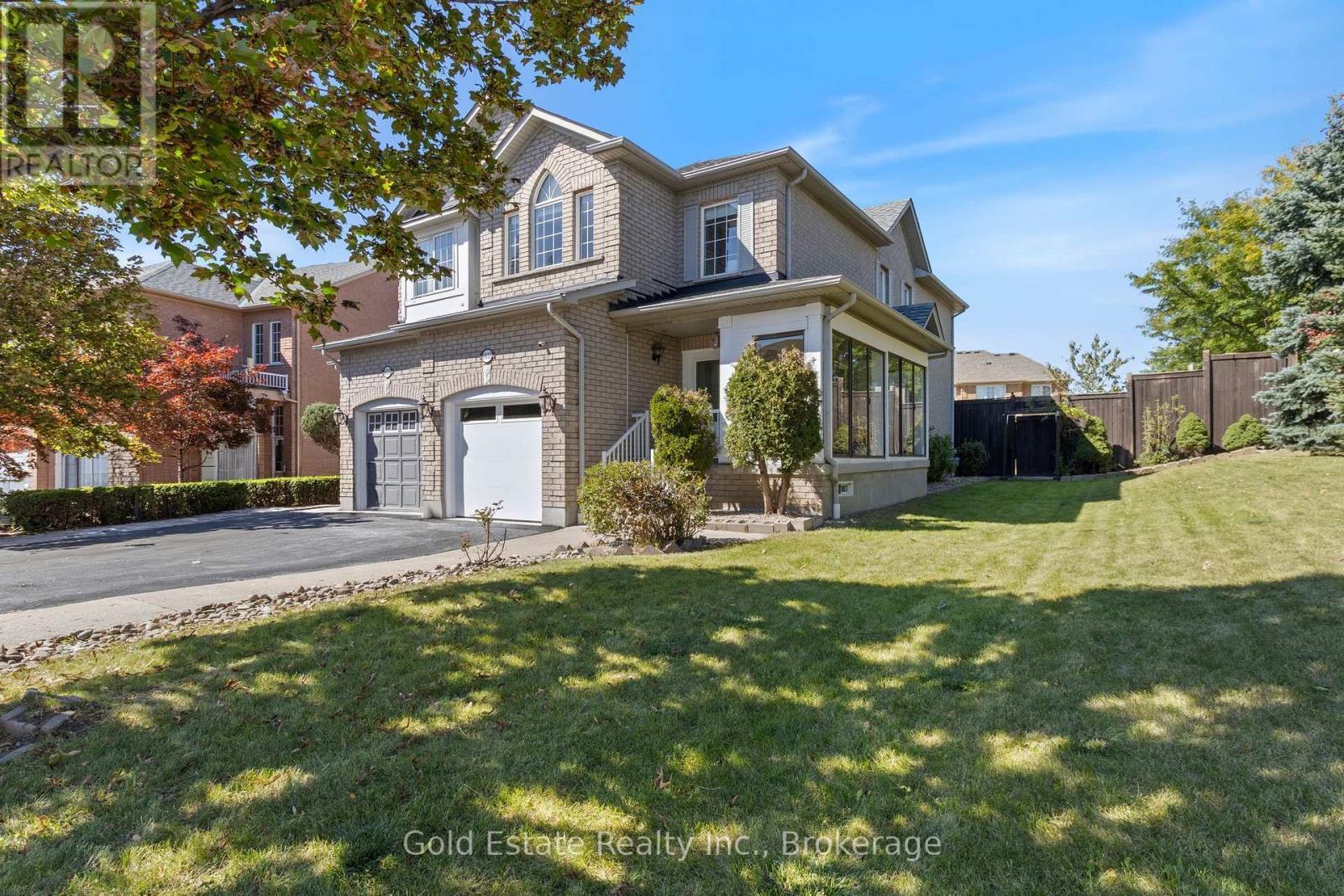 Premium looking curb appeal - 6653 Opera Glass Crescent, Mississauga, ON