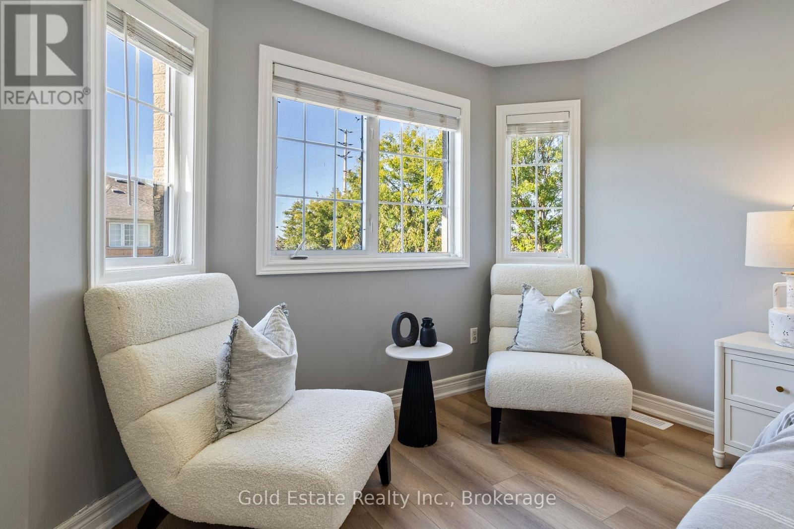 Extra seating space to wind down/read before sleep - 6653 Opera Glass Crescent, Mississauga, ON