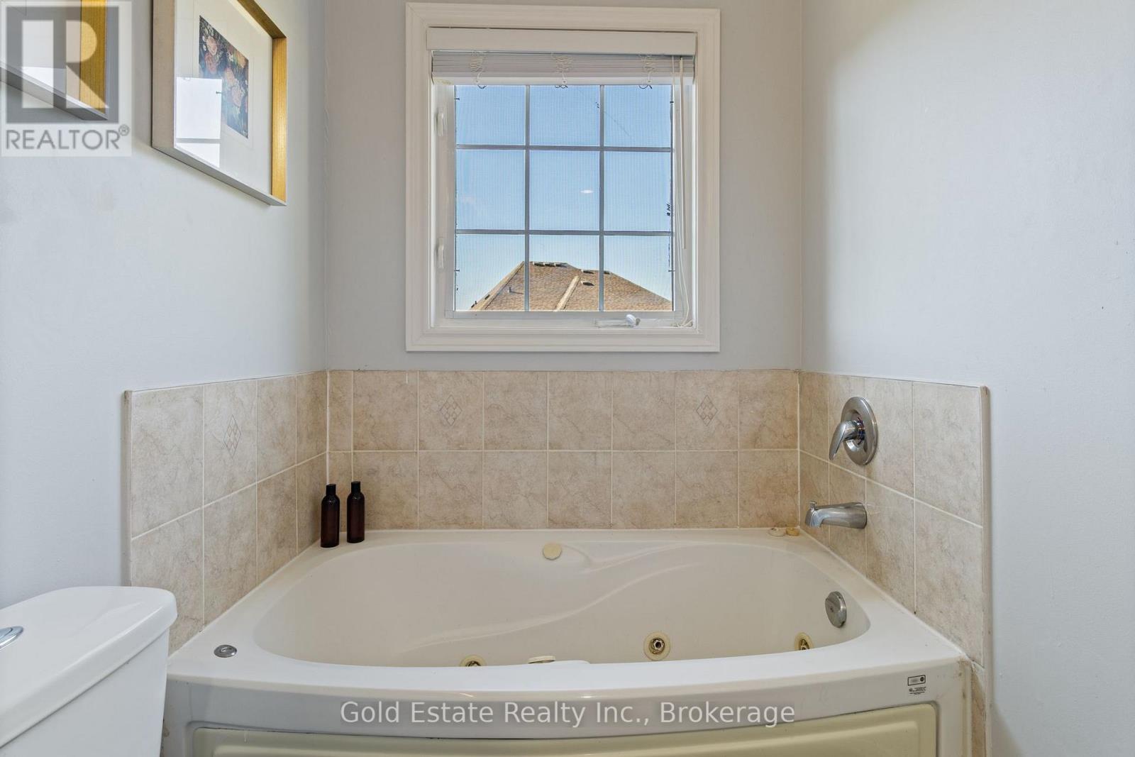 In-home spa experience Jaccuzi Tub - 6653 Opera Glass Crescent, Mississauga, ON
