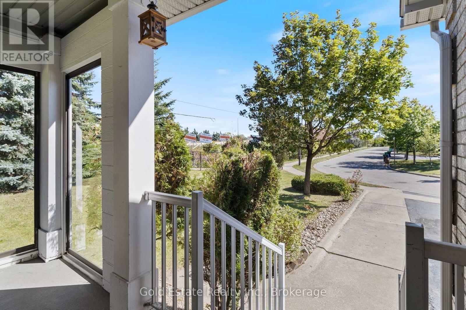 Cottage like feeling within city - 6653 Opera Glass Crescent, Mississauga, ON