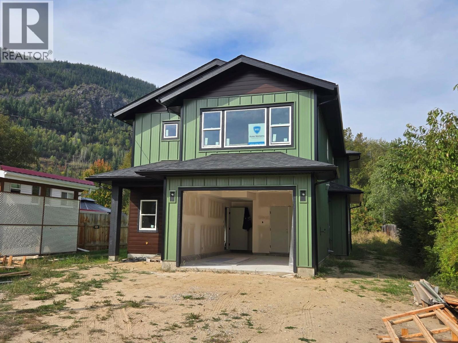 209 12Th Avenue Frontage Road, Genelle, BC