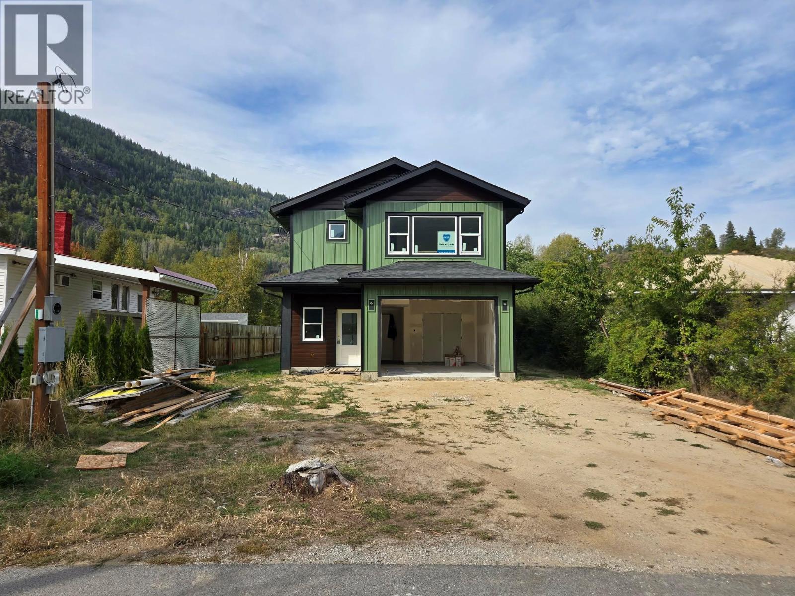 209 12Th Avenue Frontage Road, Genelle, BC