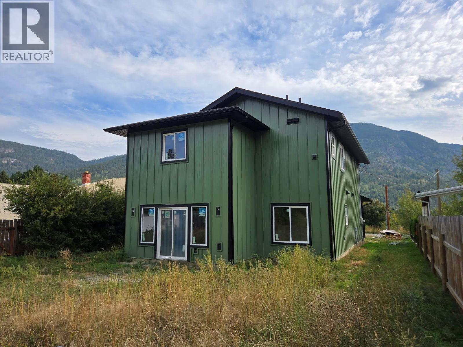 209 12Th Avenue Frontage Road, Genelle, BC