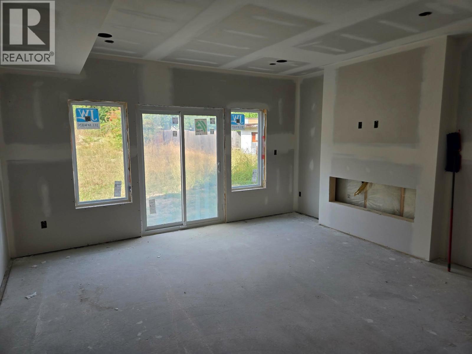 209 12Th Avenue Frontage Road, Genelle, BC