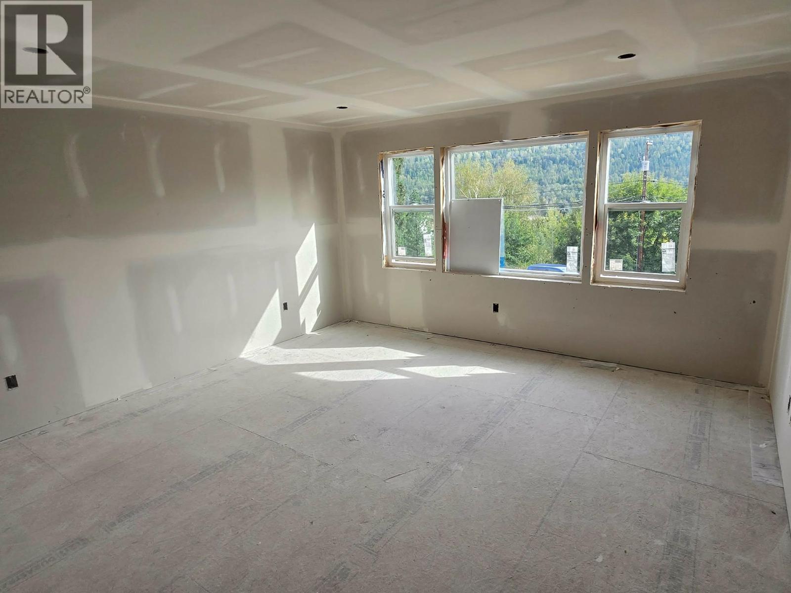 209 12Th Avenue Frontage Road, Genelle, BC