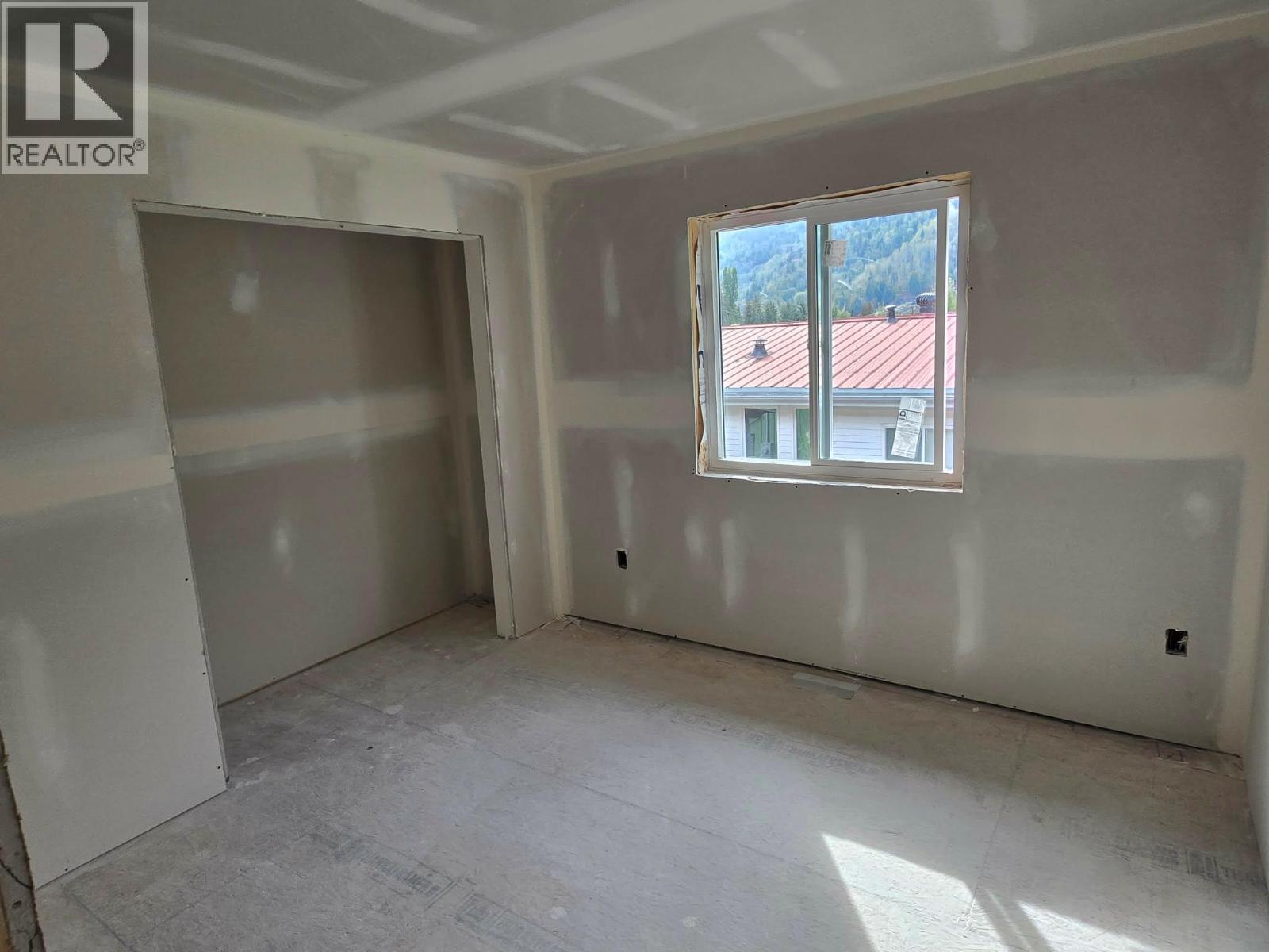 209 12Th Avenue Frontage Road, Genelle, BC