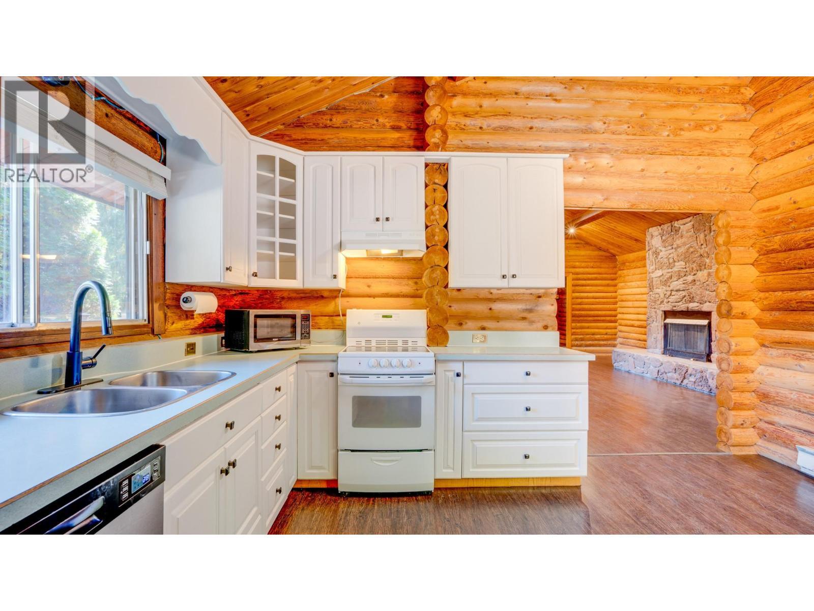 2452 Forest Drive, Blind Bay, BC