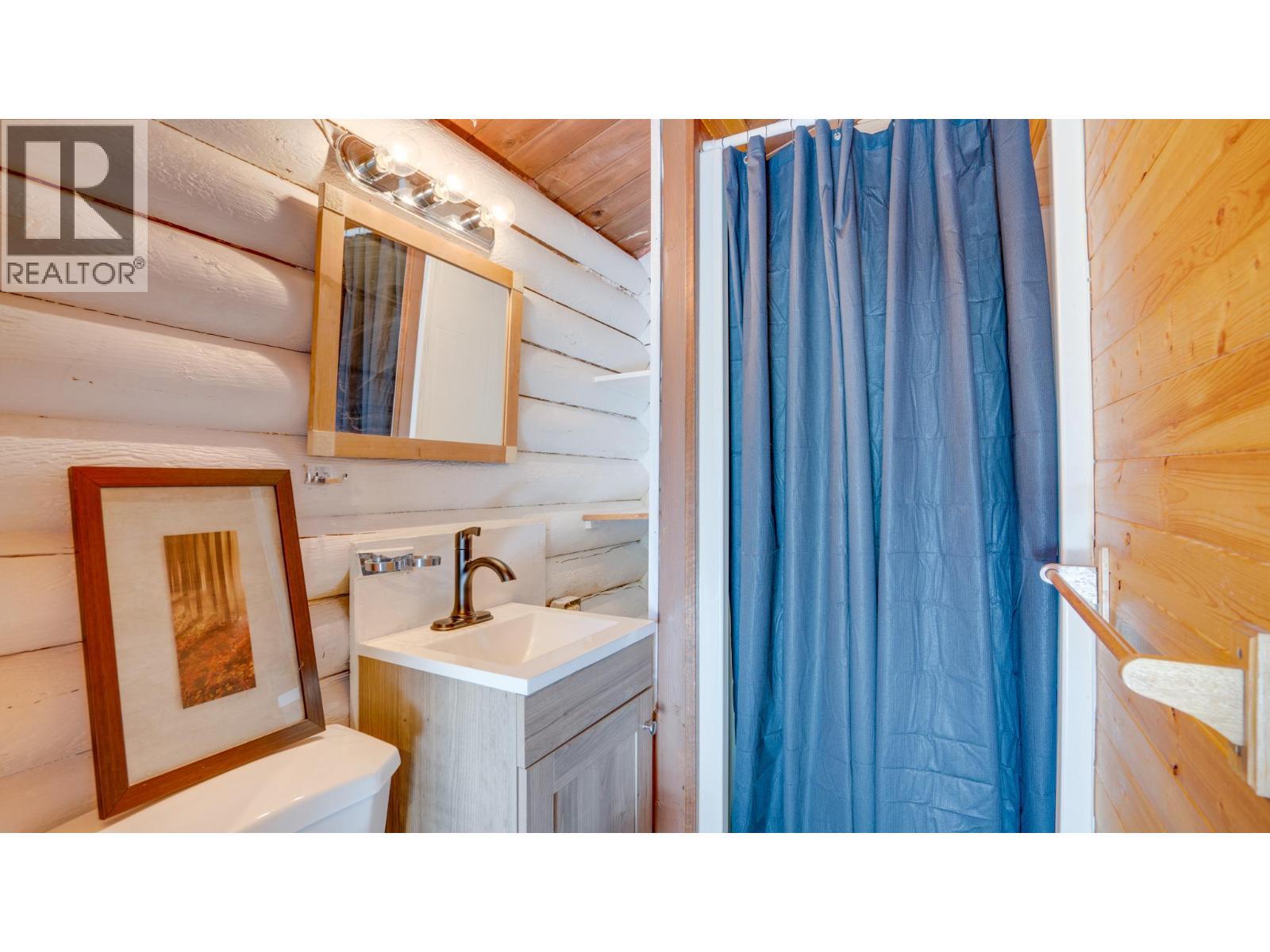 cabin - 3 piece bathroom - 2452 Forest Drive, Blind Bay, BC