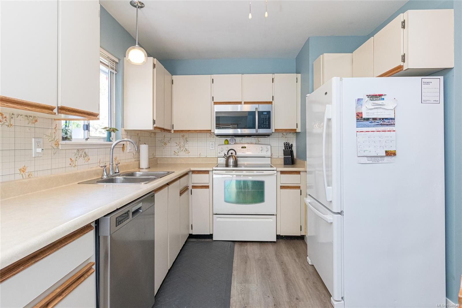 4541 Elk Lake Dr, Saanich, BC