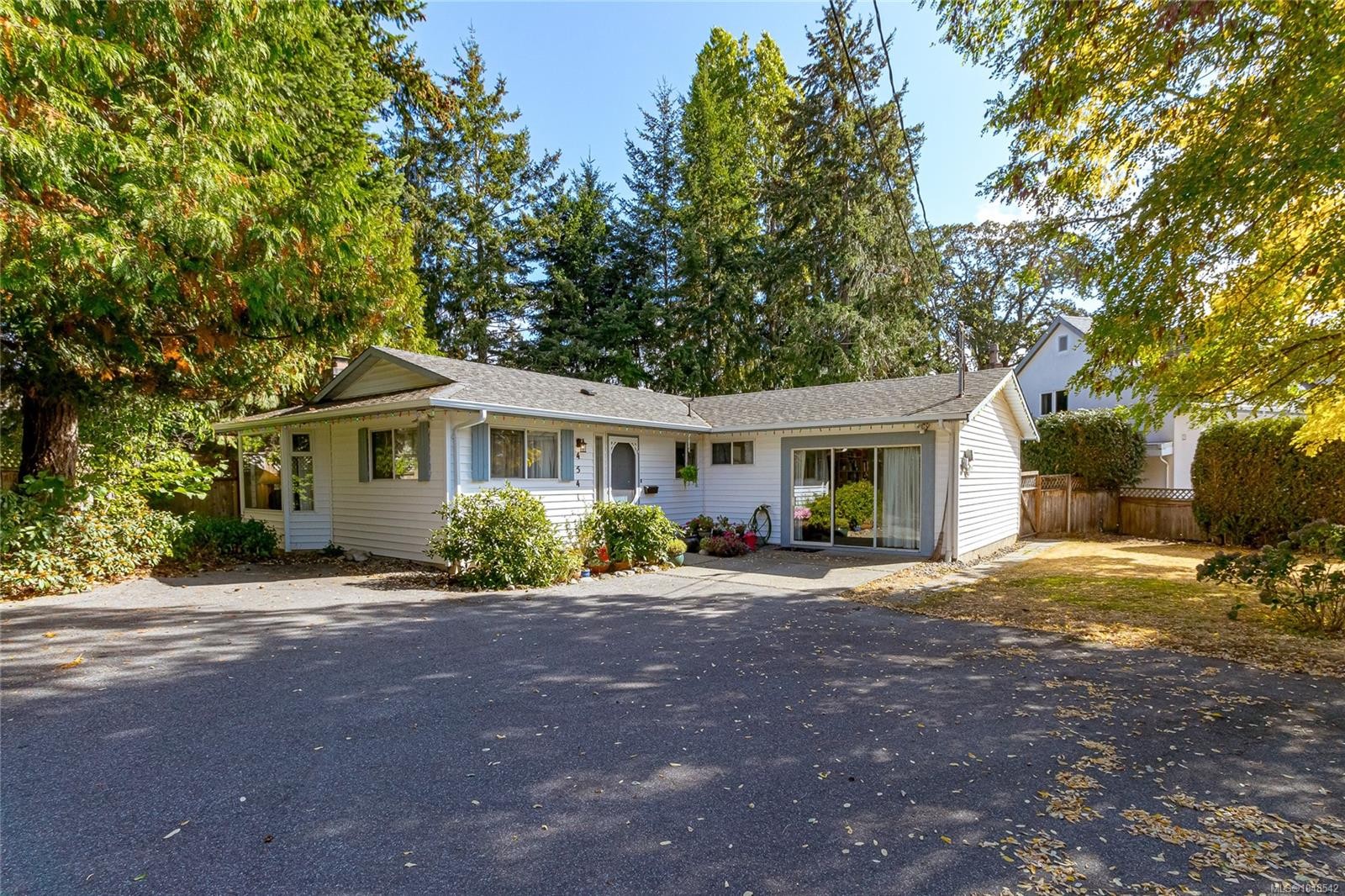 4541 Elk Lake Dr, Saanich, BC