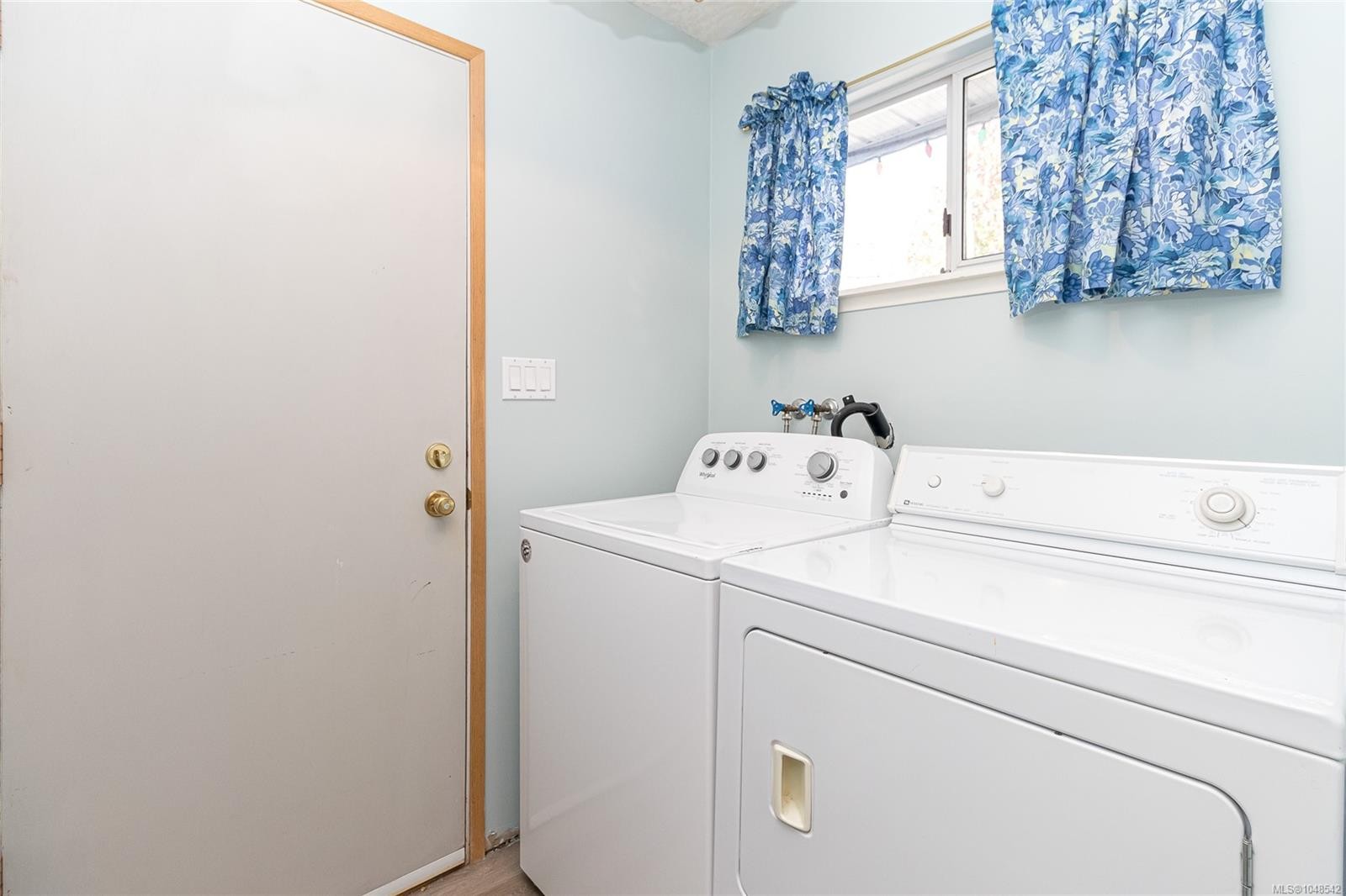 4541 Elk Lake Dr, Saanich, BC