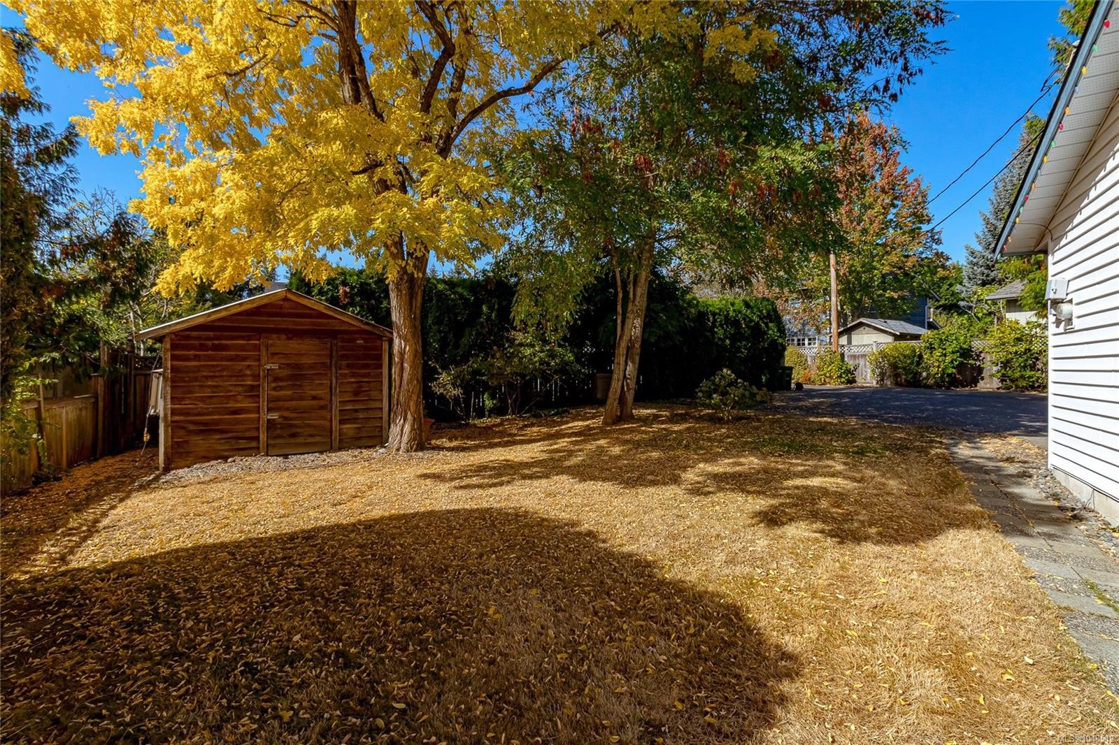 4541 Elk Lake Dr, Saanich, BC