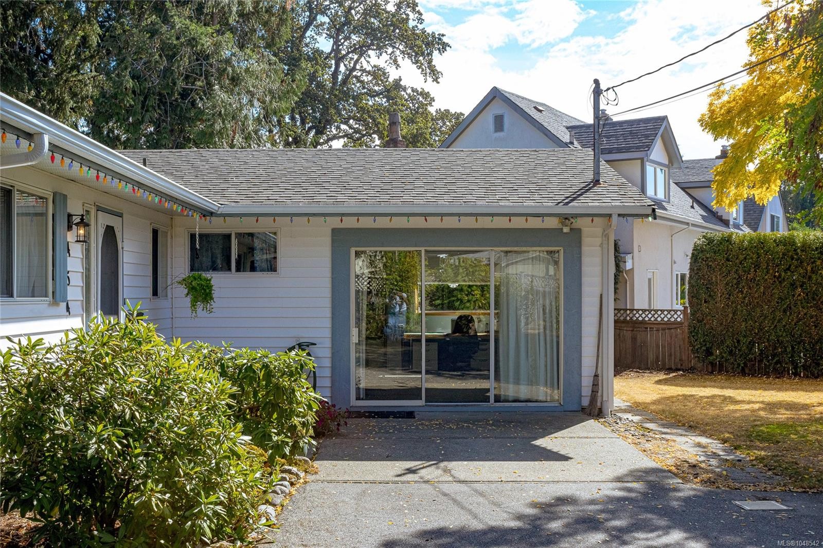 4541 Elk Lake Dr, Saanich, BC