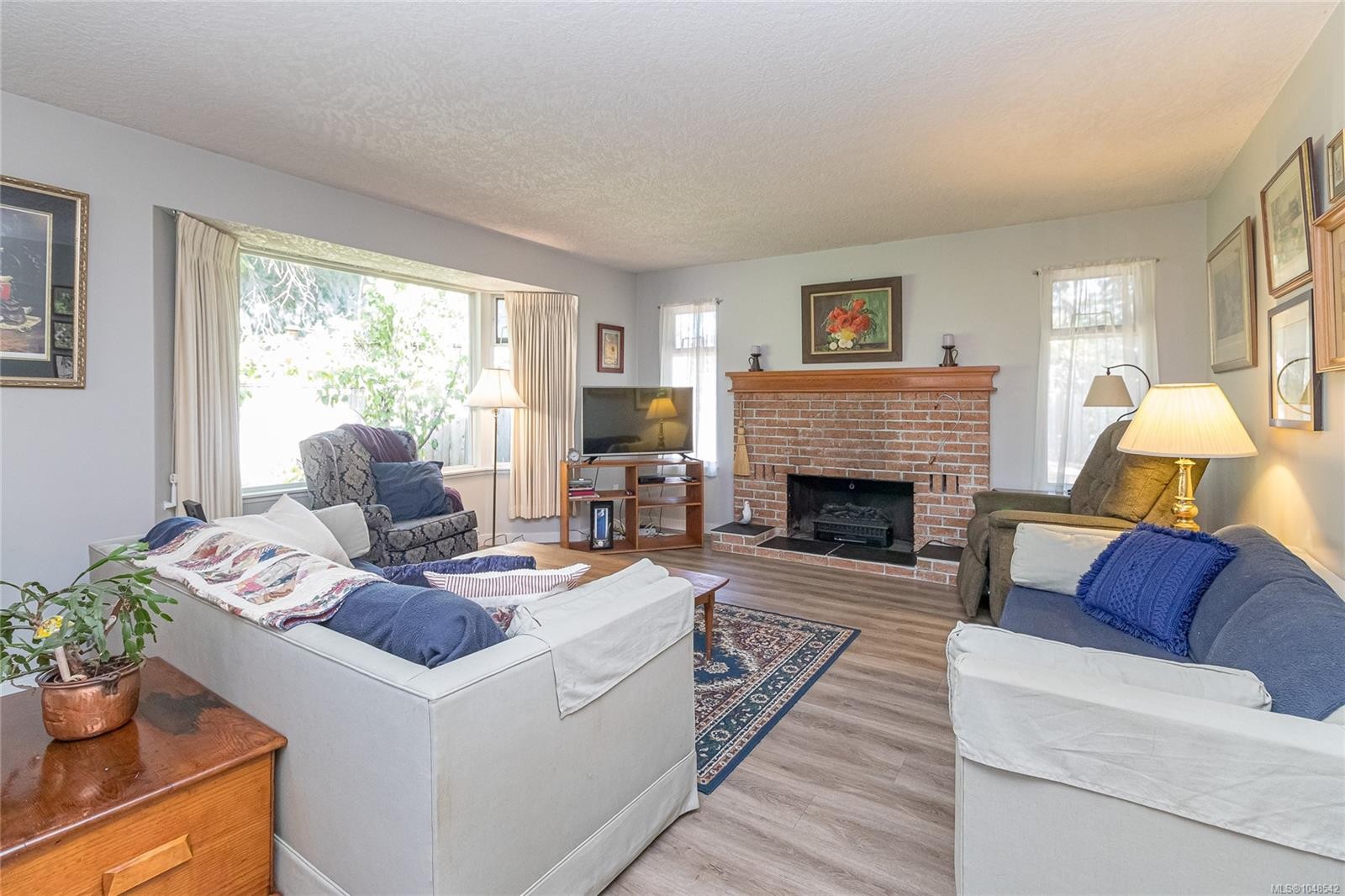 4541 Elk Lake Dr, Saanich, BC